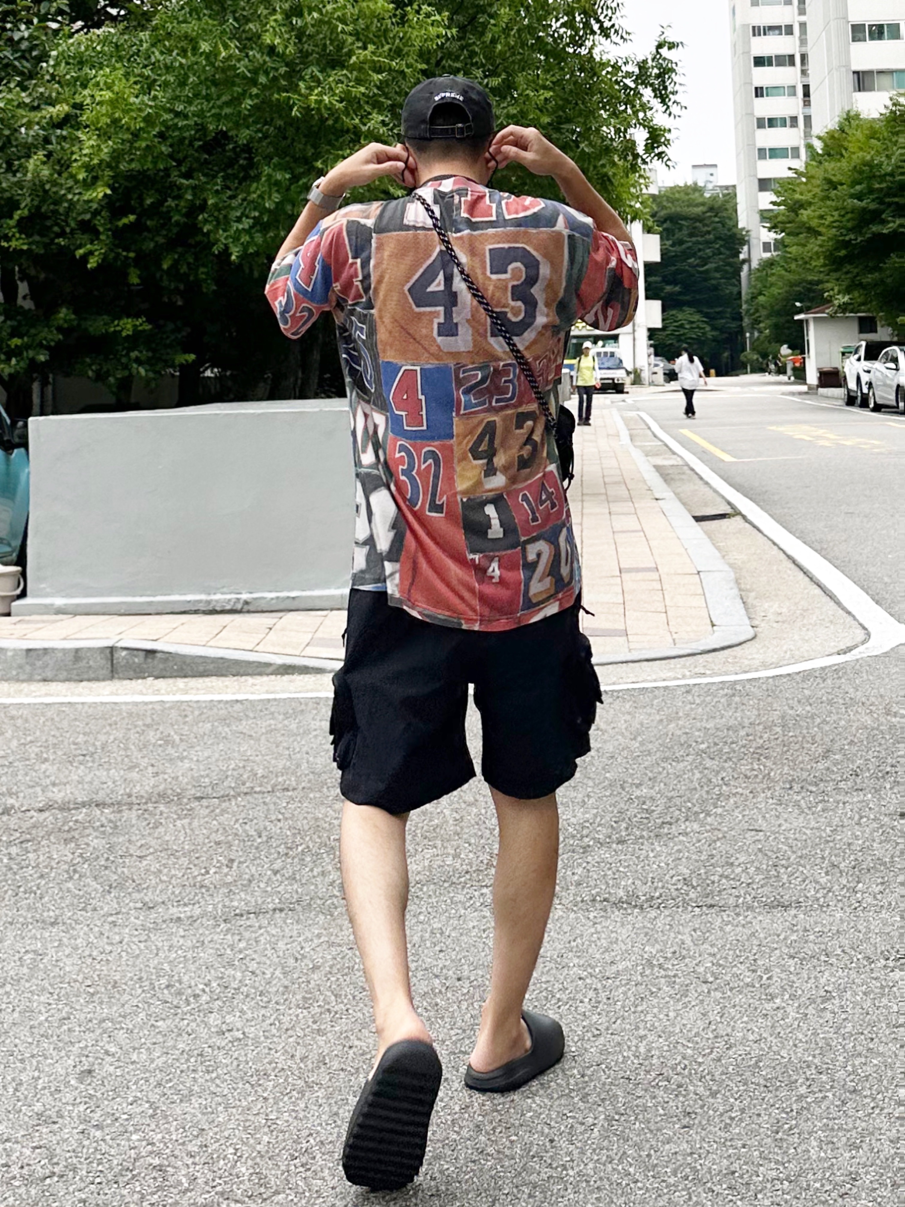 Supreme Pigment Canvas S Logo 6-Panel Black - 23SS, Supreme Jersey Collage S/S Top Multicolor - 23SS 착용 스타일