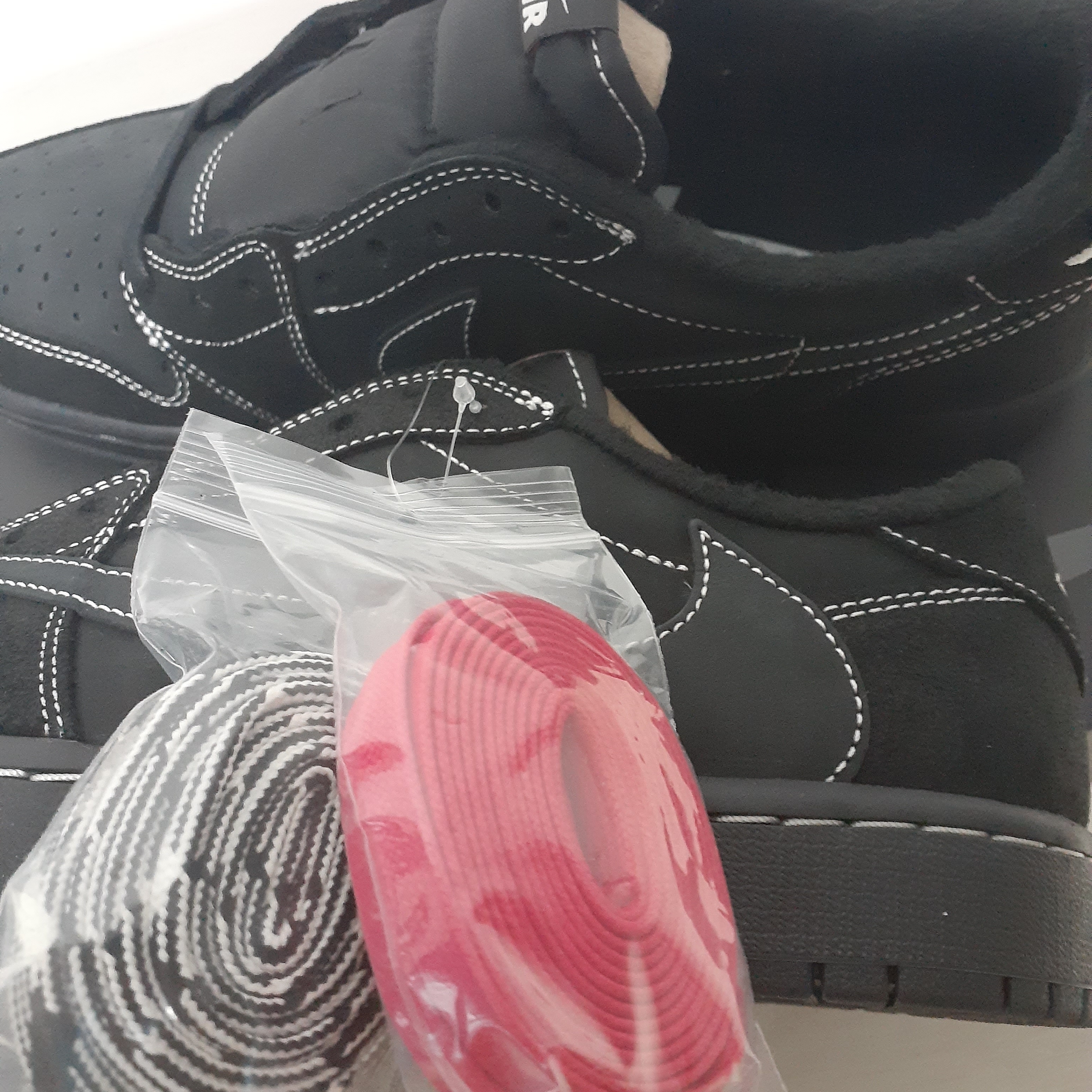 Jordan 1 x Travis Scott Retro Low OG SP Black Phantom 착용 스타일 - 1