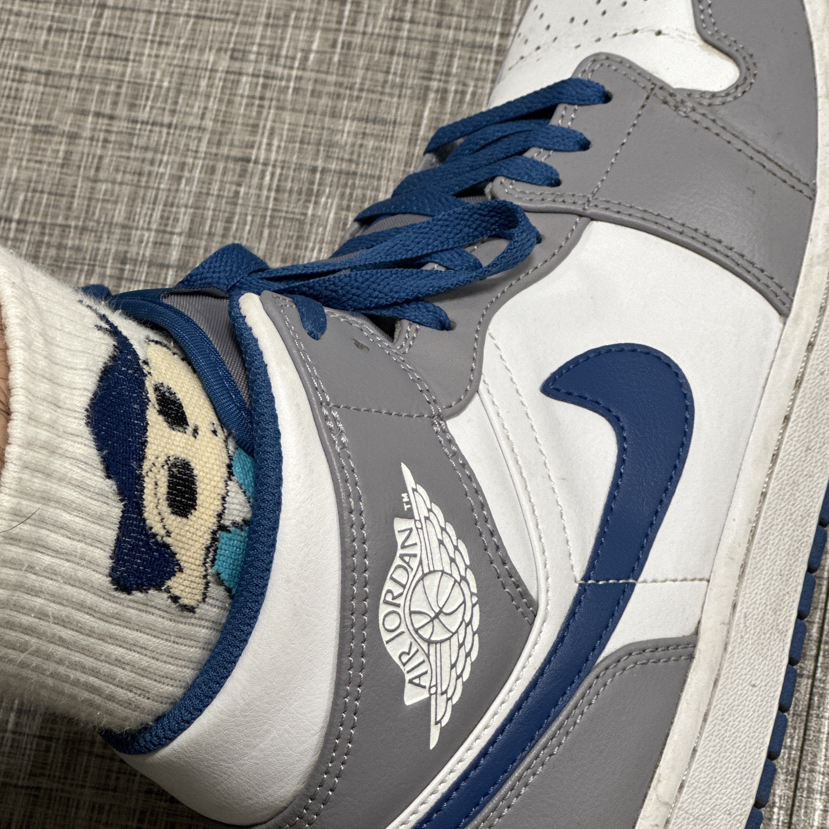 Jordan 1 Mid Cement Grey True Blue 착용 스타일