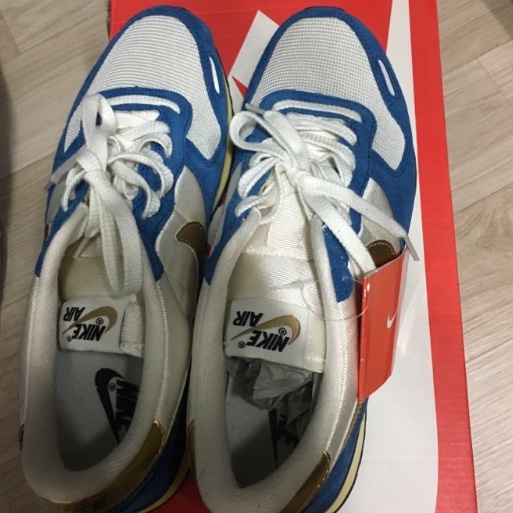 Nike Air Vortex VNTG Sail Metallic Gold 착용 스타일