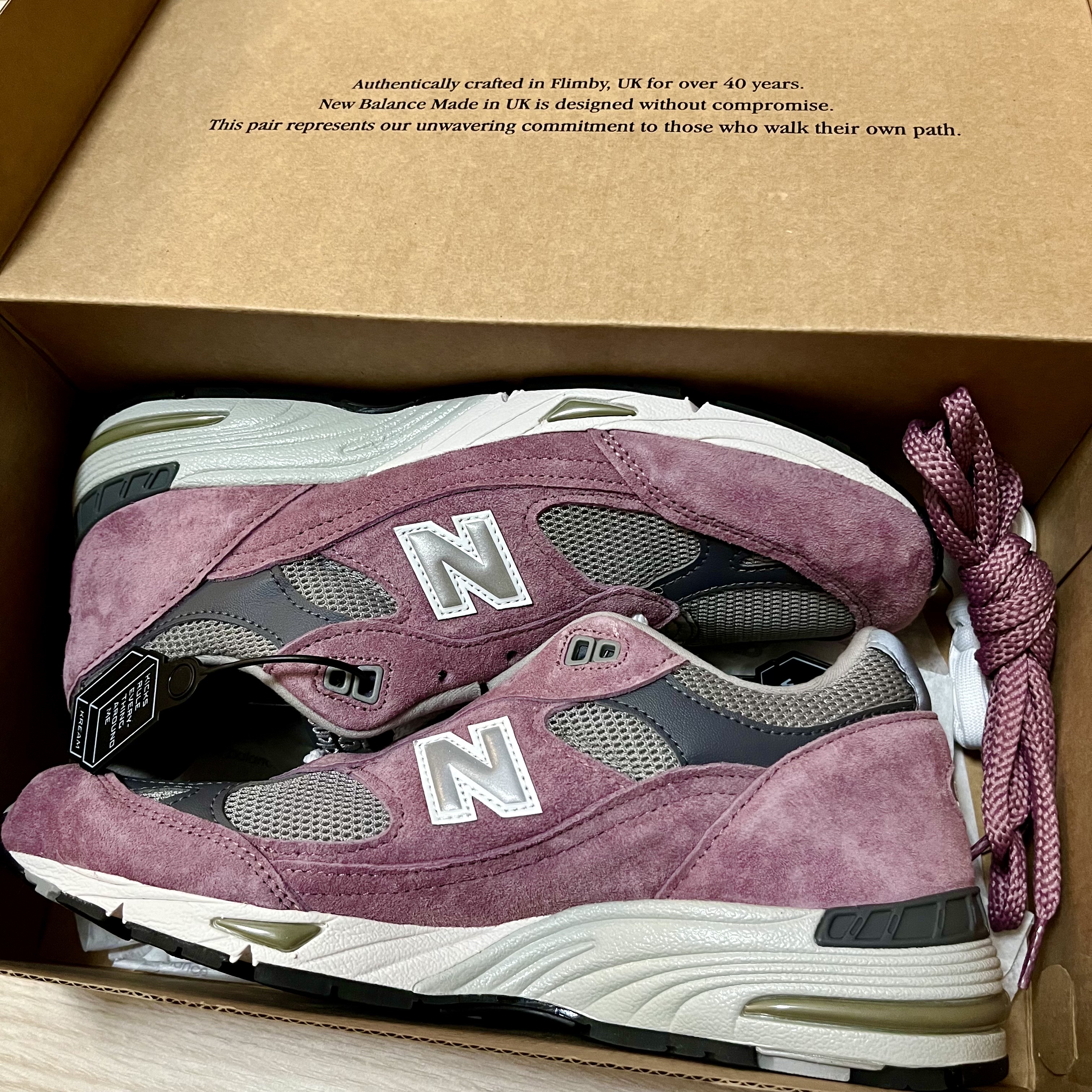 (W) New Balance 991 Made in UK Pink Grey 착용 스타일