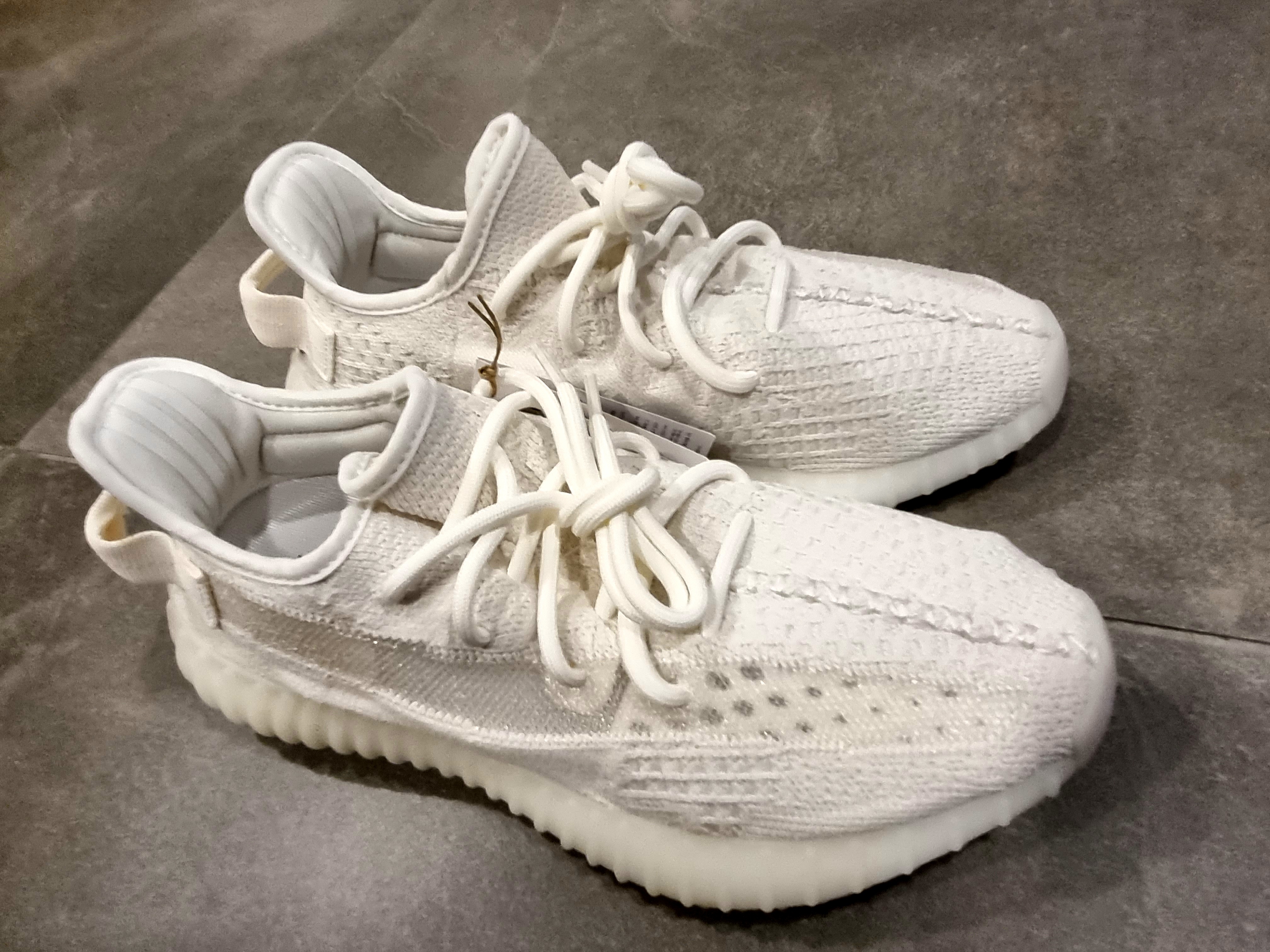 Adidas Yeezy Boost 350 V2 Bone 착용 스타일 - 2