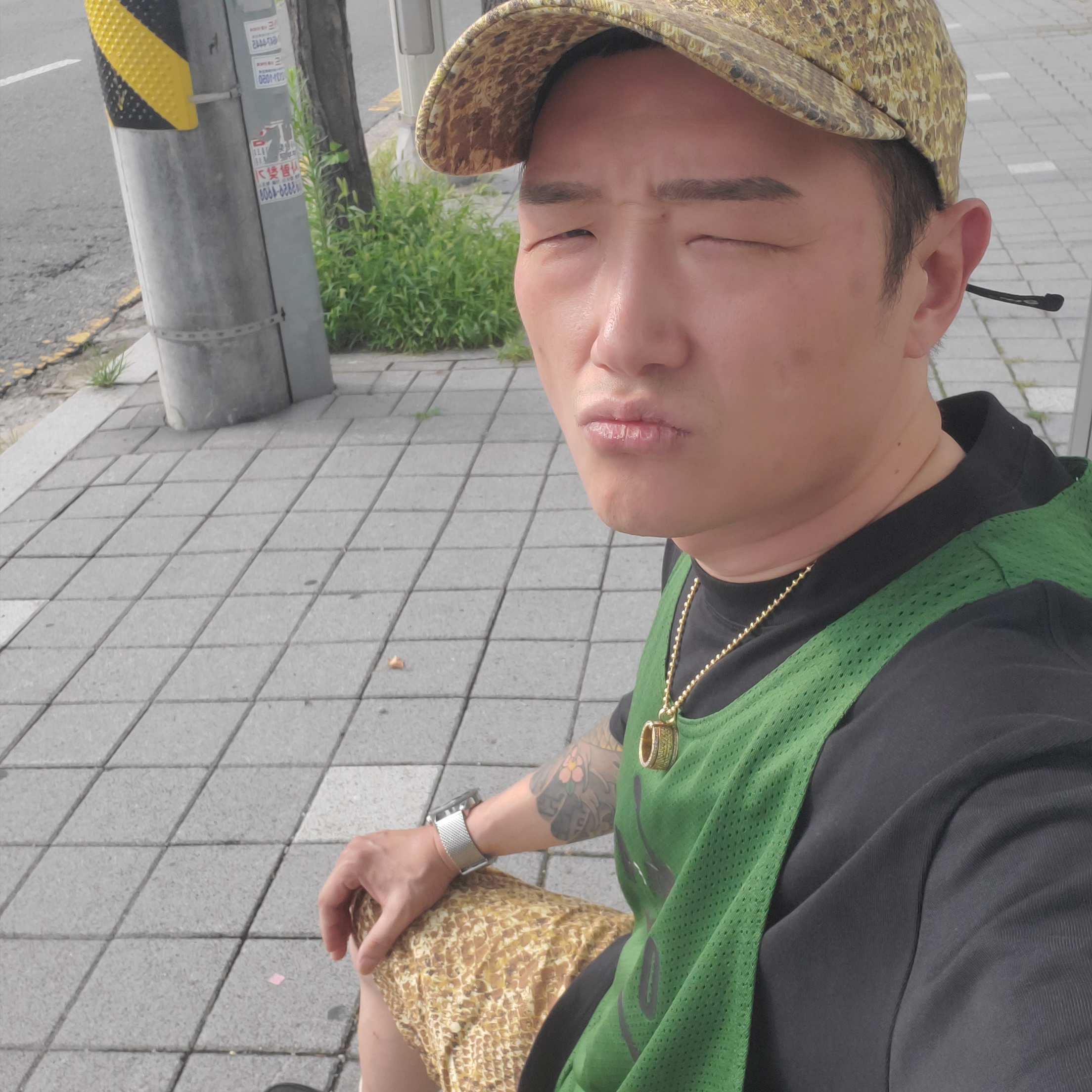 Supreme x Nike ACG Nylon Trail Shorts Gold Snakeskin - 22FW, Jordan x Off-White S/S Top Forest Green Black - Asia 착용 스타일