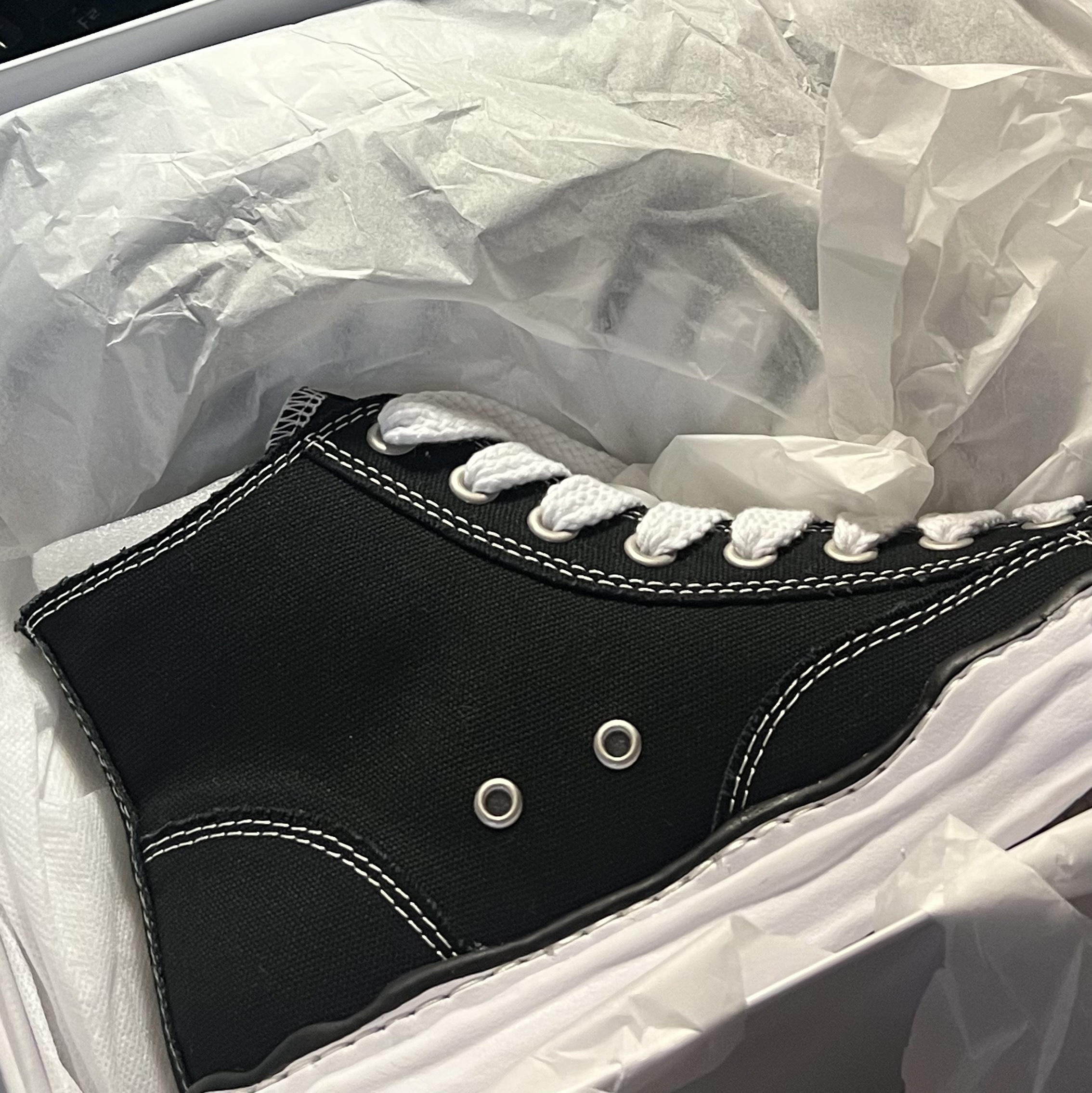 Maison Mihara Yasuhiro Peterson OG Sole Canvas High-top Sneakers Black 착용 스타일 - 1
