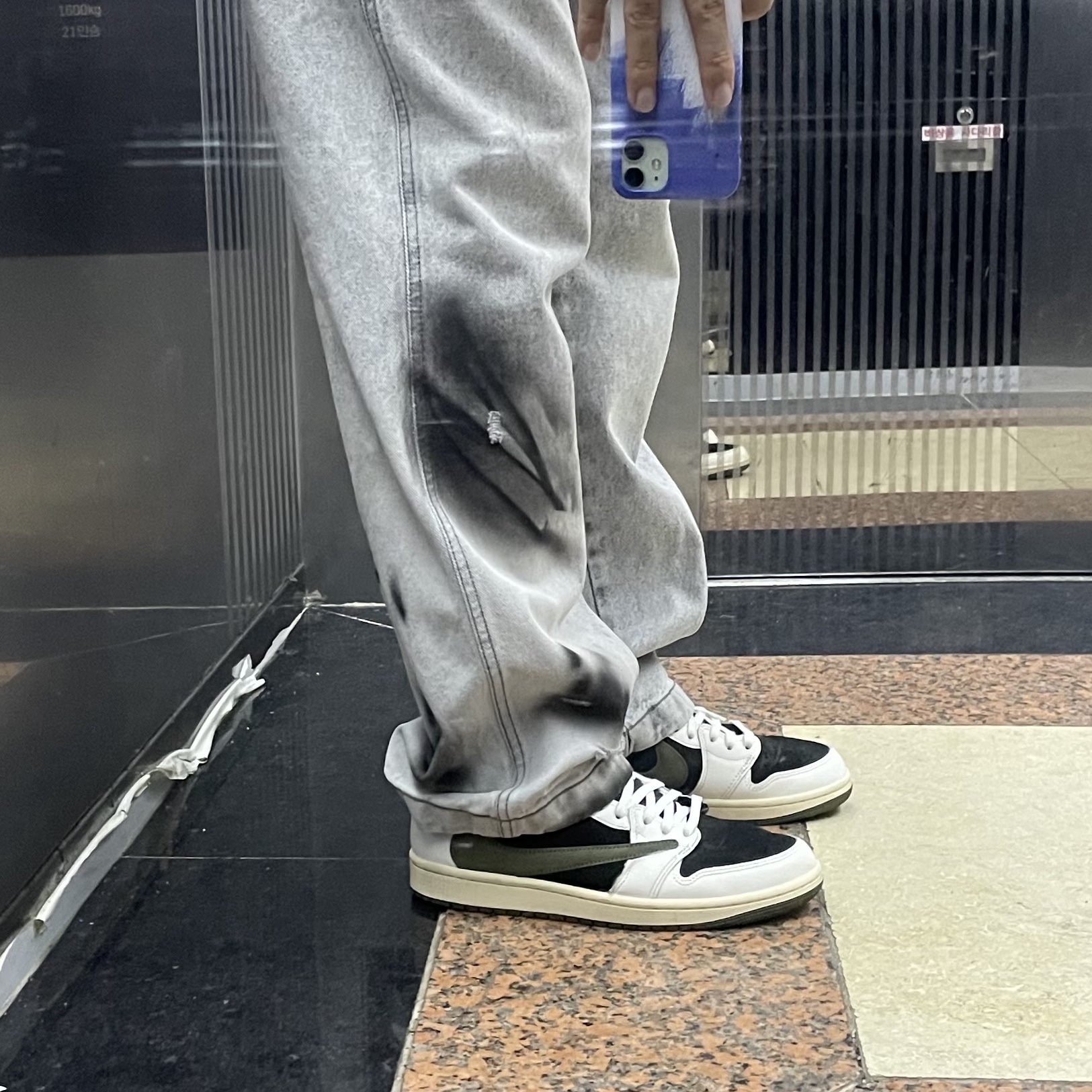 (W) Jordan 1 x Travis Scott Retro Low OG SP Medium Olive 착용 스타일