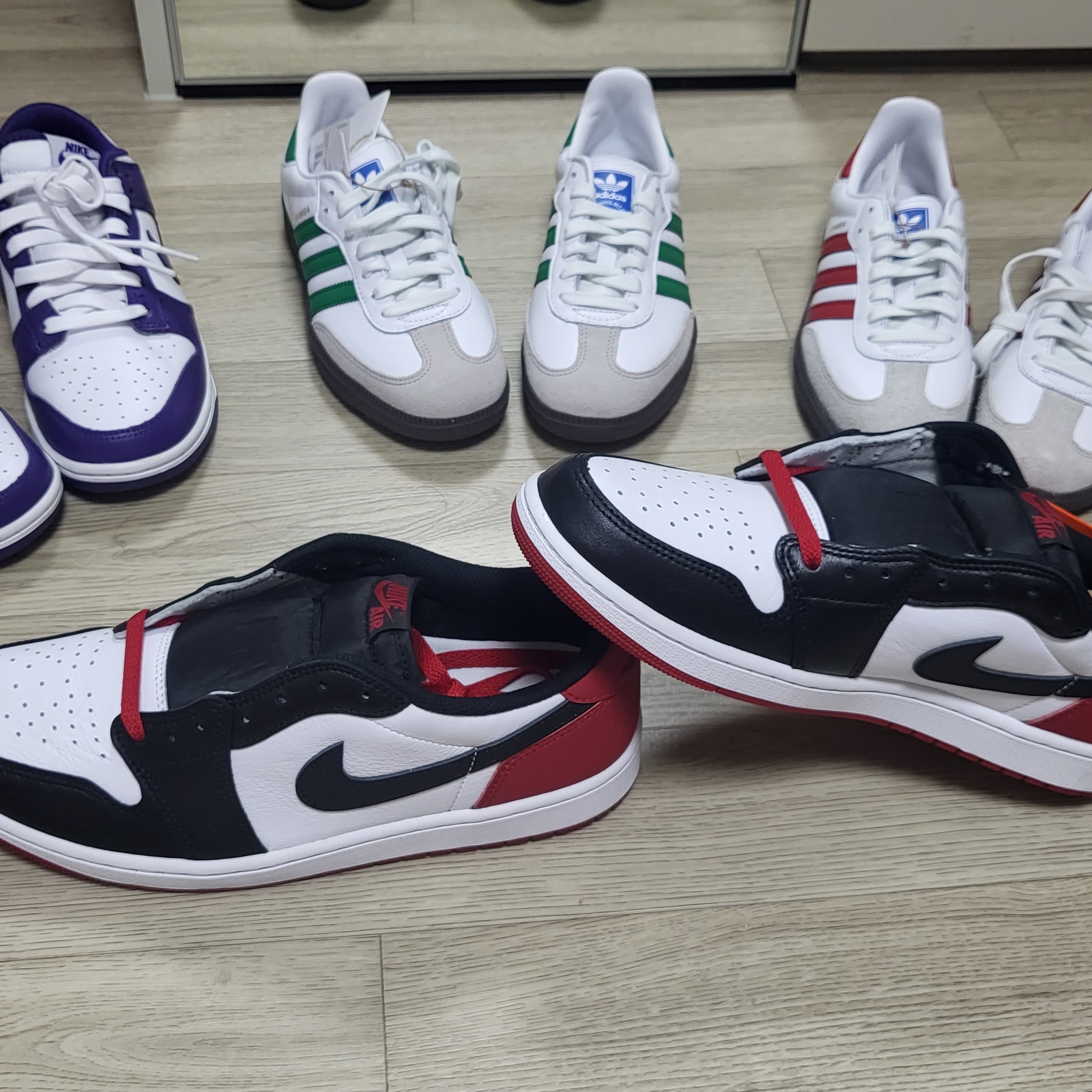 Jordan 1 Retro Low OG Black Toe, Nike Dunk Low Retro Championship Court Purple 착용 스타일 - 1