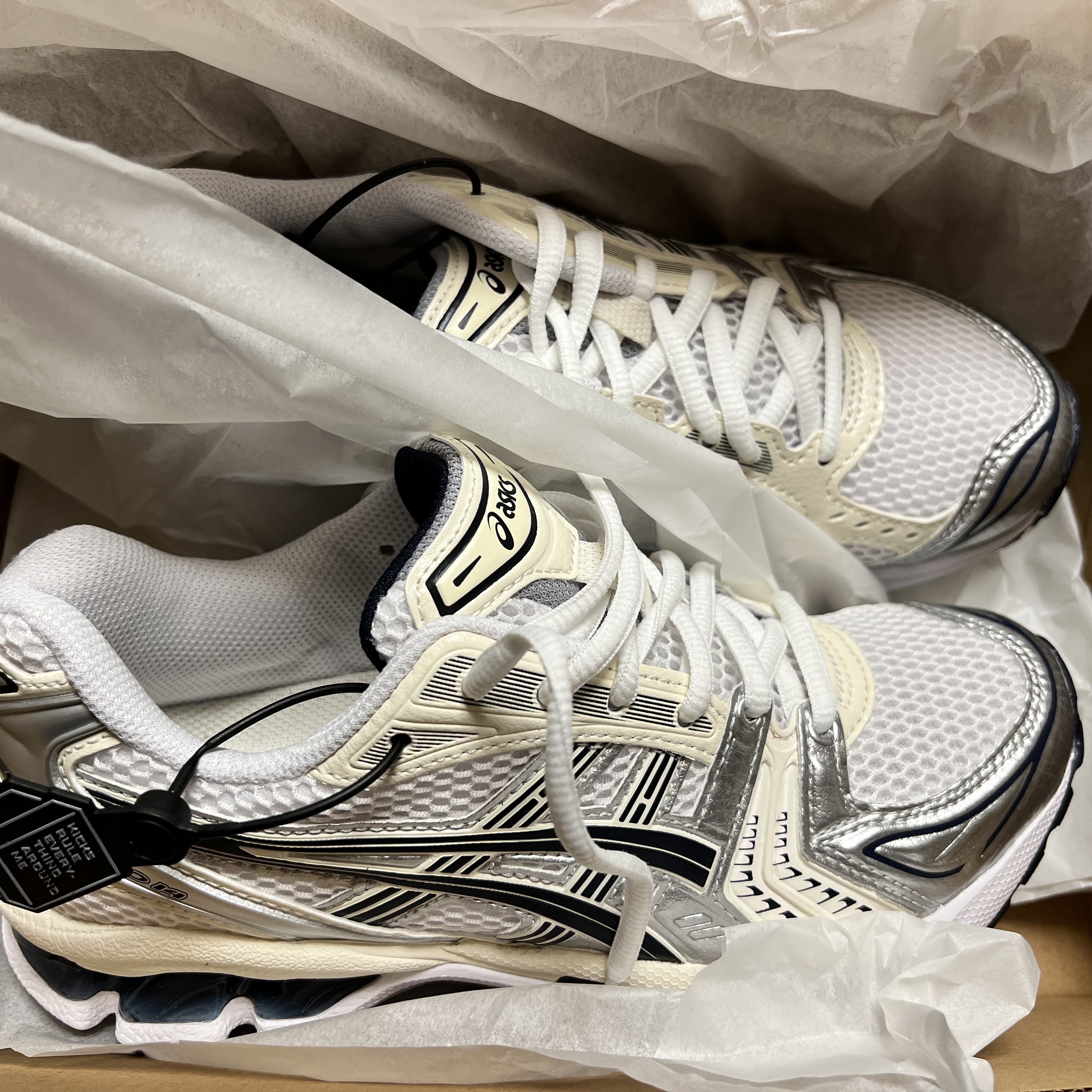 (W) Asics Gel-Kayano 14 White Midnight 착용 스타일