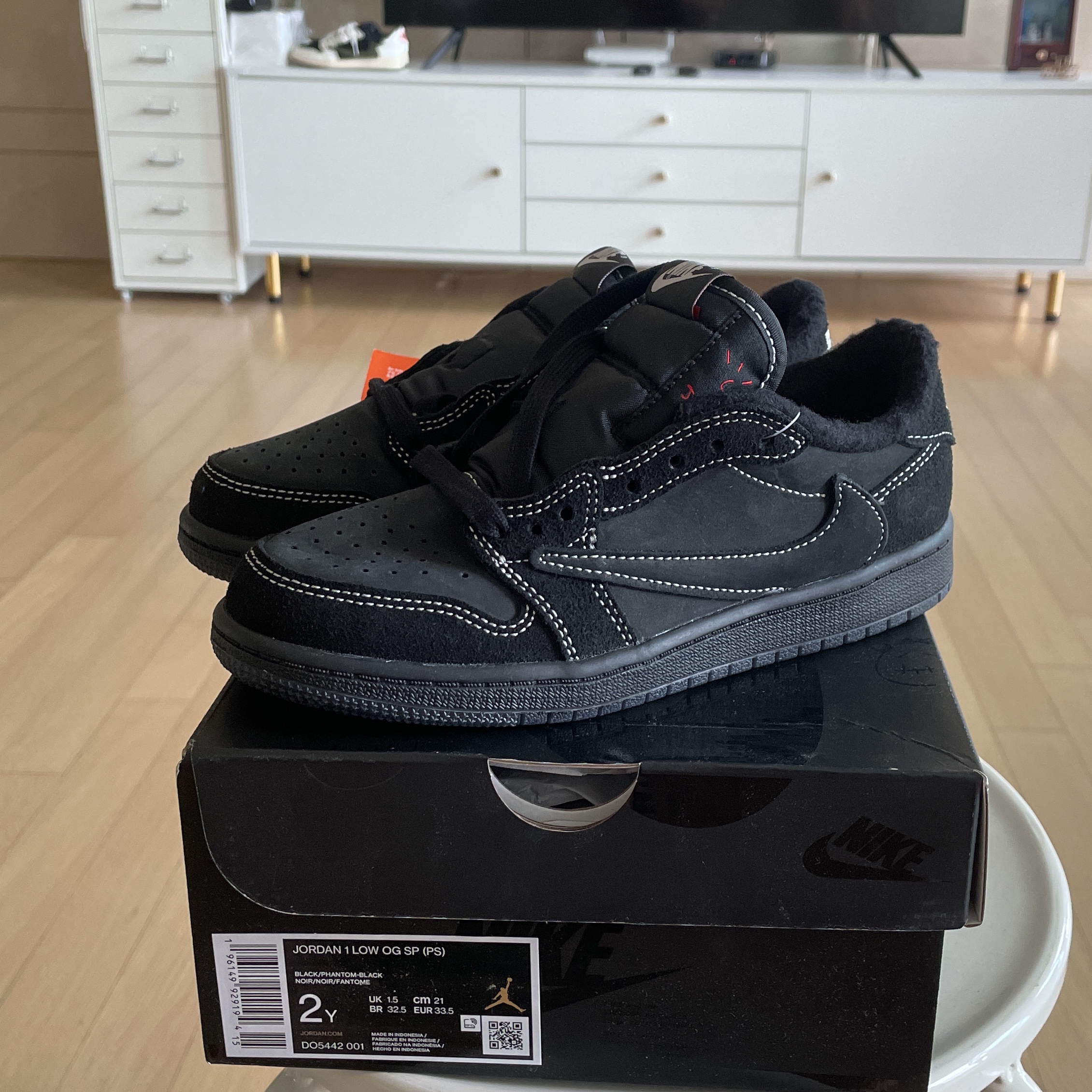 (PS) Jordan 1 x Travis Scott Retro Low OG SP Medium Olive, (PS) Jordan 1 x Travis Scott Retro Low OG SP Black Phantom 착용 스타일
