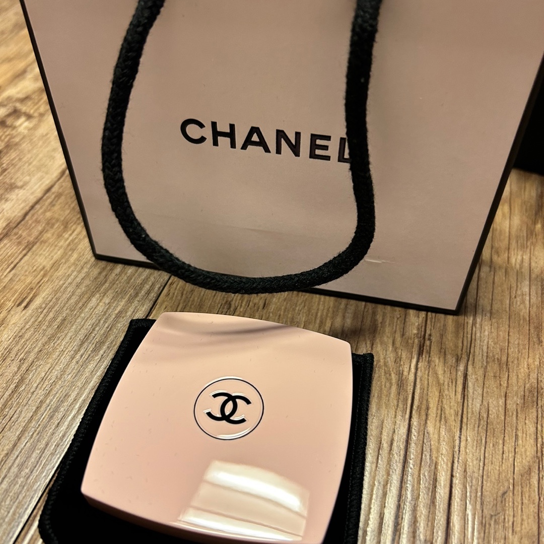 Chanel Codes Couleur Limited Edition Miroir Double Facettes 111 Ballerina 착용 스타일