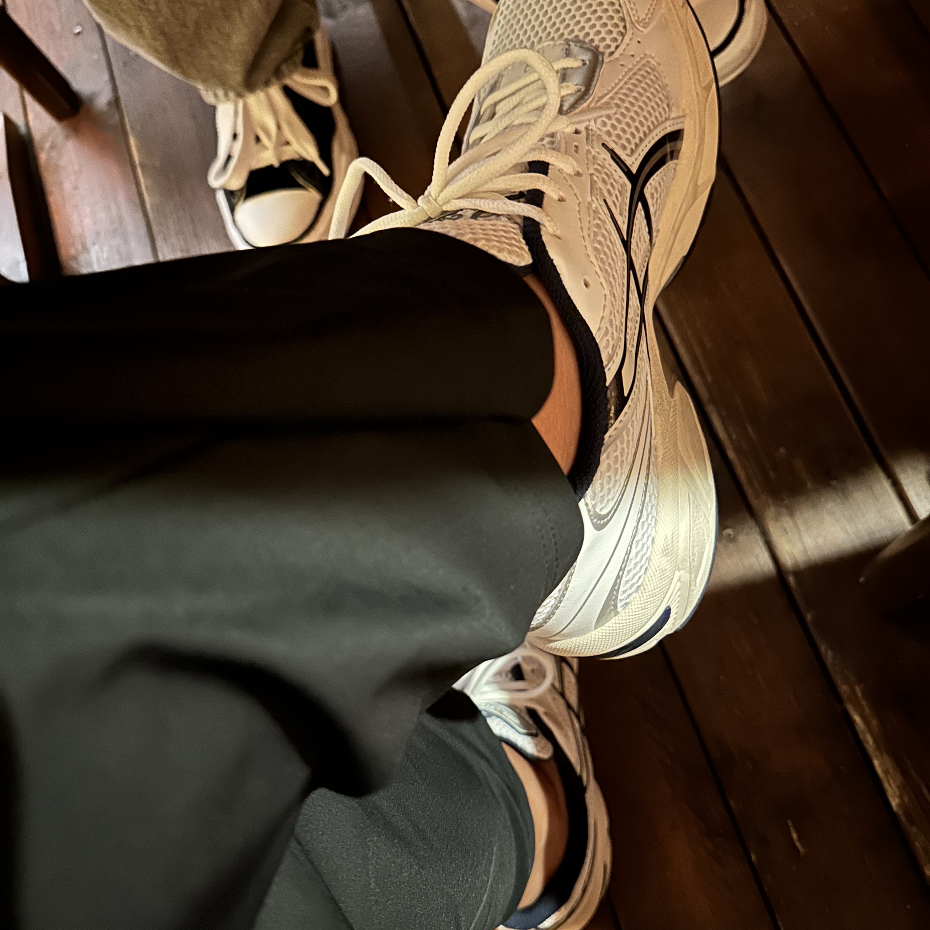 (W) Asics Gel-1130 White Midnight, Maison Mihara Yasuhiro Peterson OG Sole Canvas Low Sneakers Black 착용 스타일 - 1