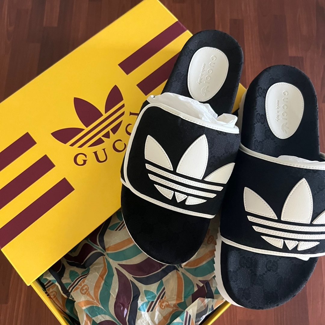 Gucci x Adidas Slide Sandal Black 착용 스타일 - 2