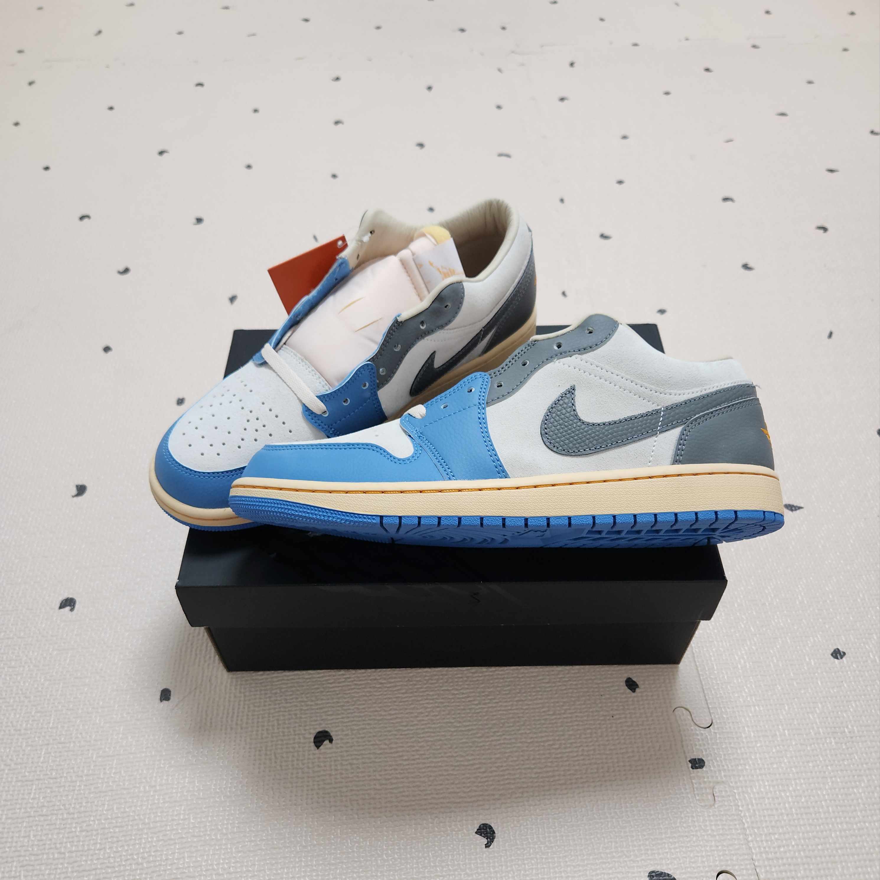 Jordan 1 Low SE Tokyo 96 착용 스타일 - 3