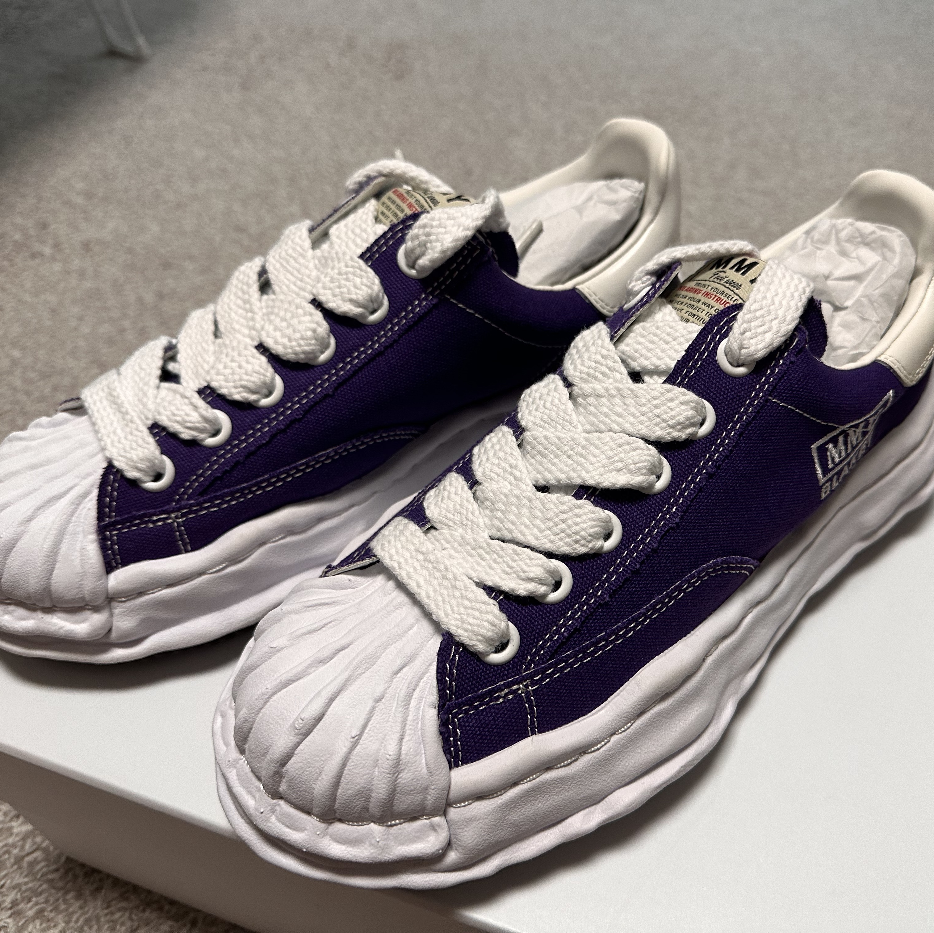 Maison Mihara Yasuhiro Blakey OG Sole Canvas Low-top Sneakers Purple 착용 스타일