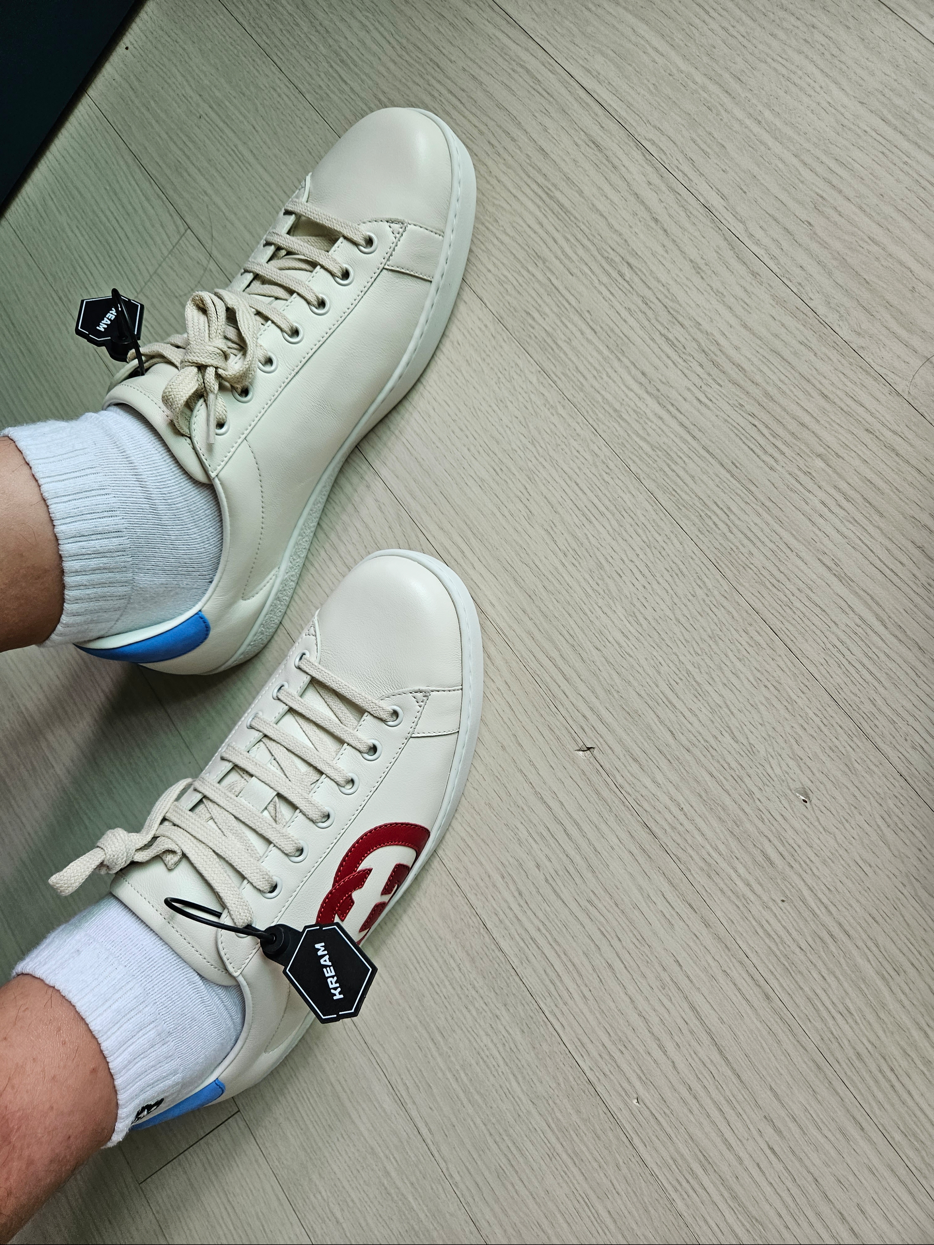 Gucci Ace Interlocking G Patch Logo Sneakers White 착용 스타일