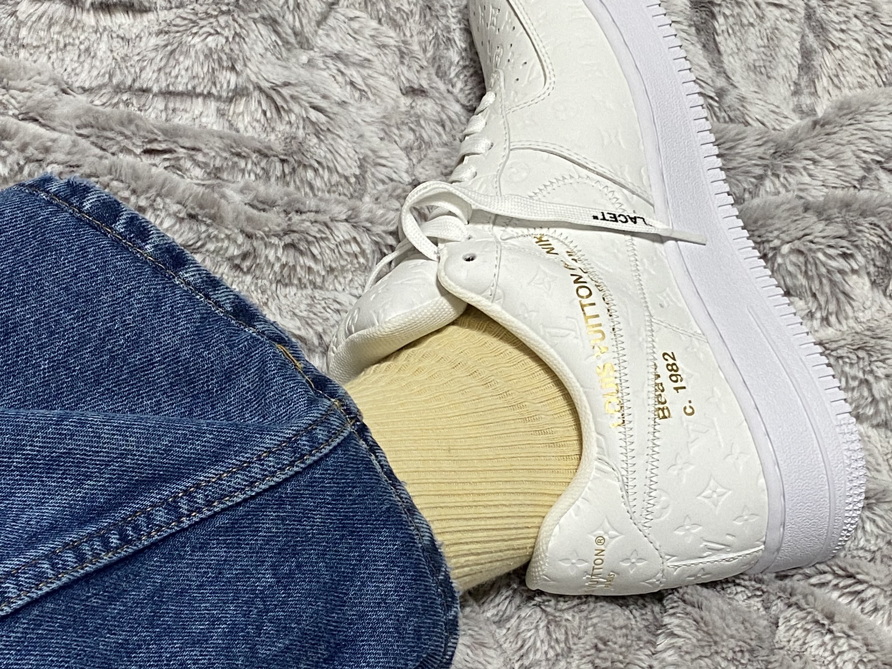 Louis Vuitton x Nike Air Force 1 Low by Virgil Abloh White 착용 스타일 - 1
