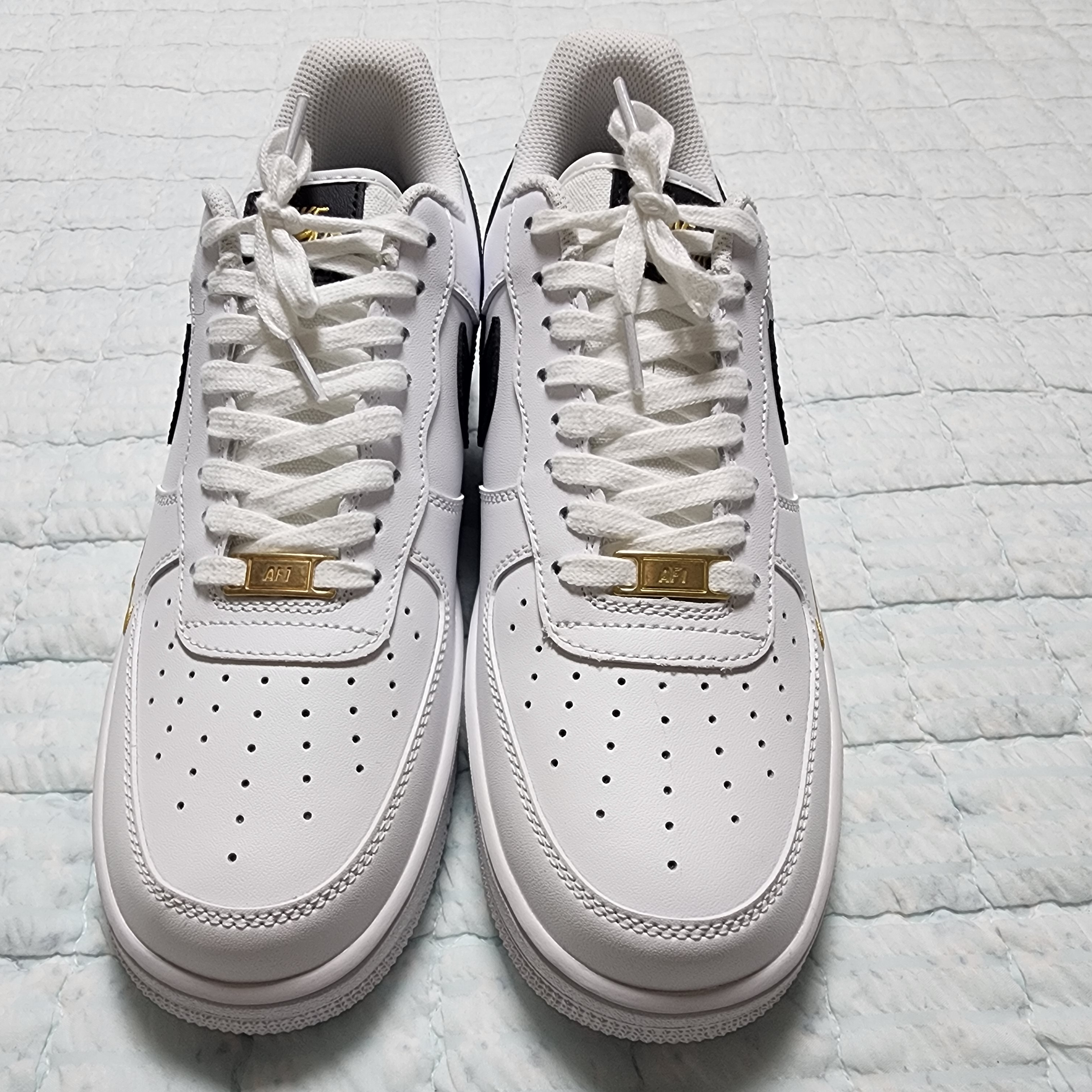 (W) Nike Air Force 1 '07 Essential White Black 착용 스타일 - 1