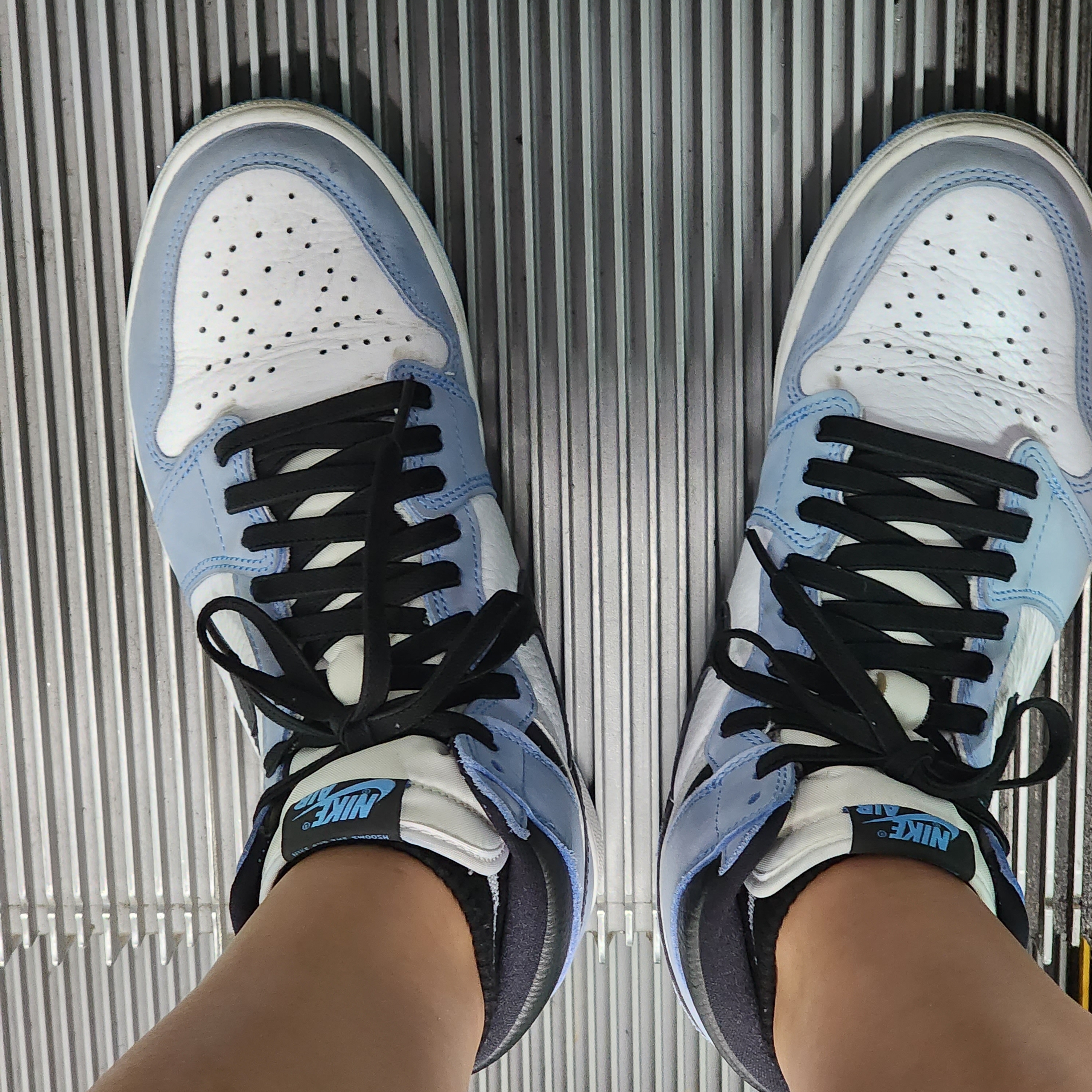 Jordan 1 Retro High OG University Blue 착용 스타일