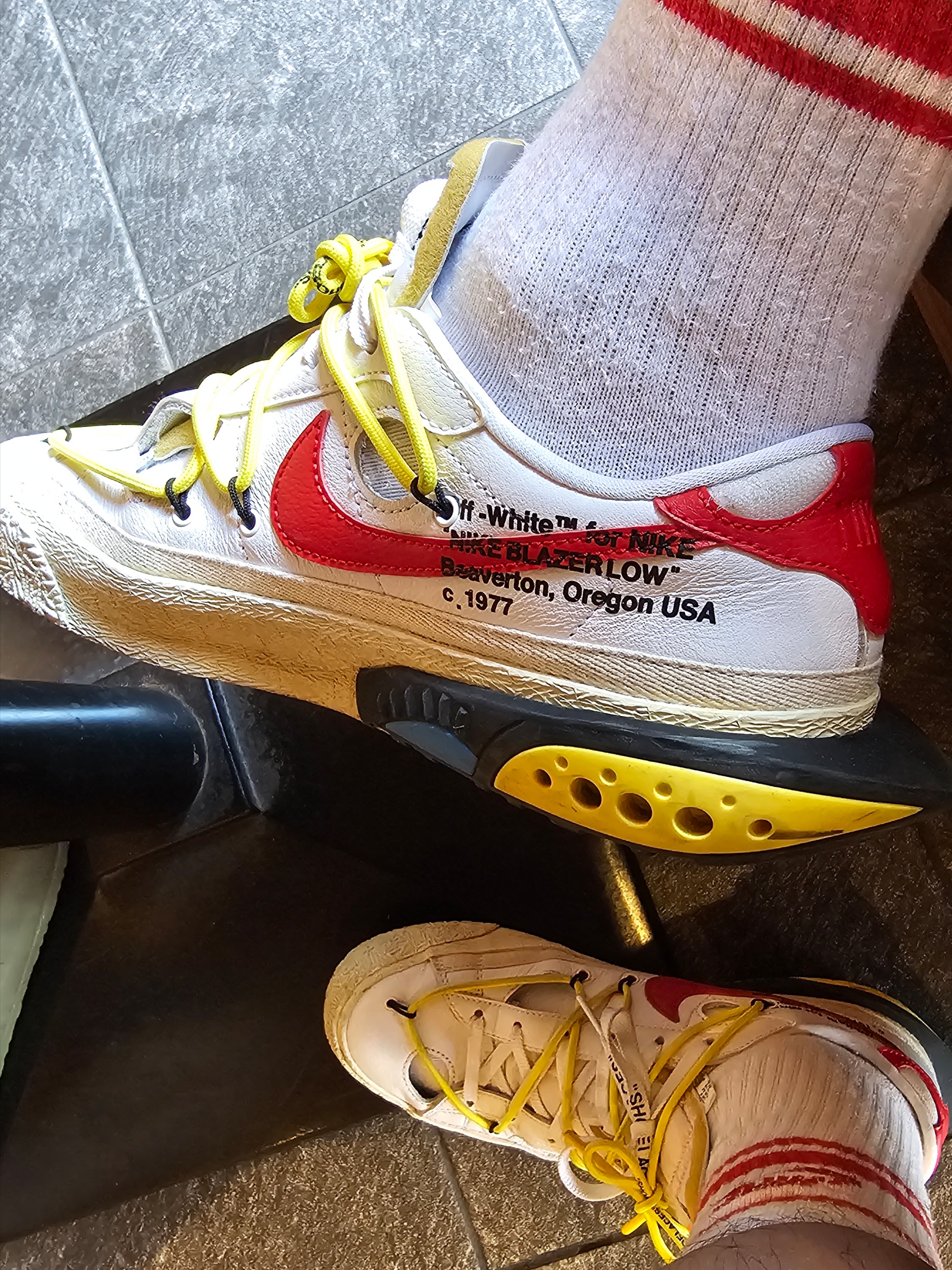 Nike x Off-White Blazer Low '77 White and University Red, Nike NSW Everyday Essential Crew Socks White University Red (3 Pack/Korean Ver.) 착용 스타일