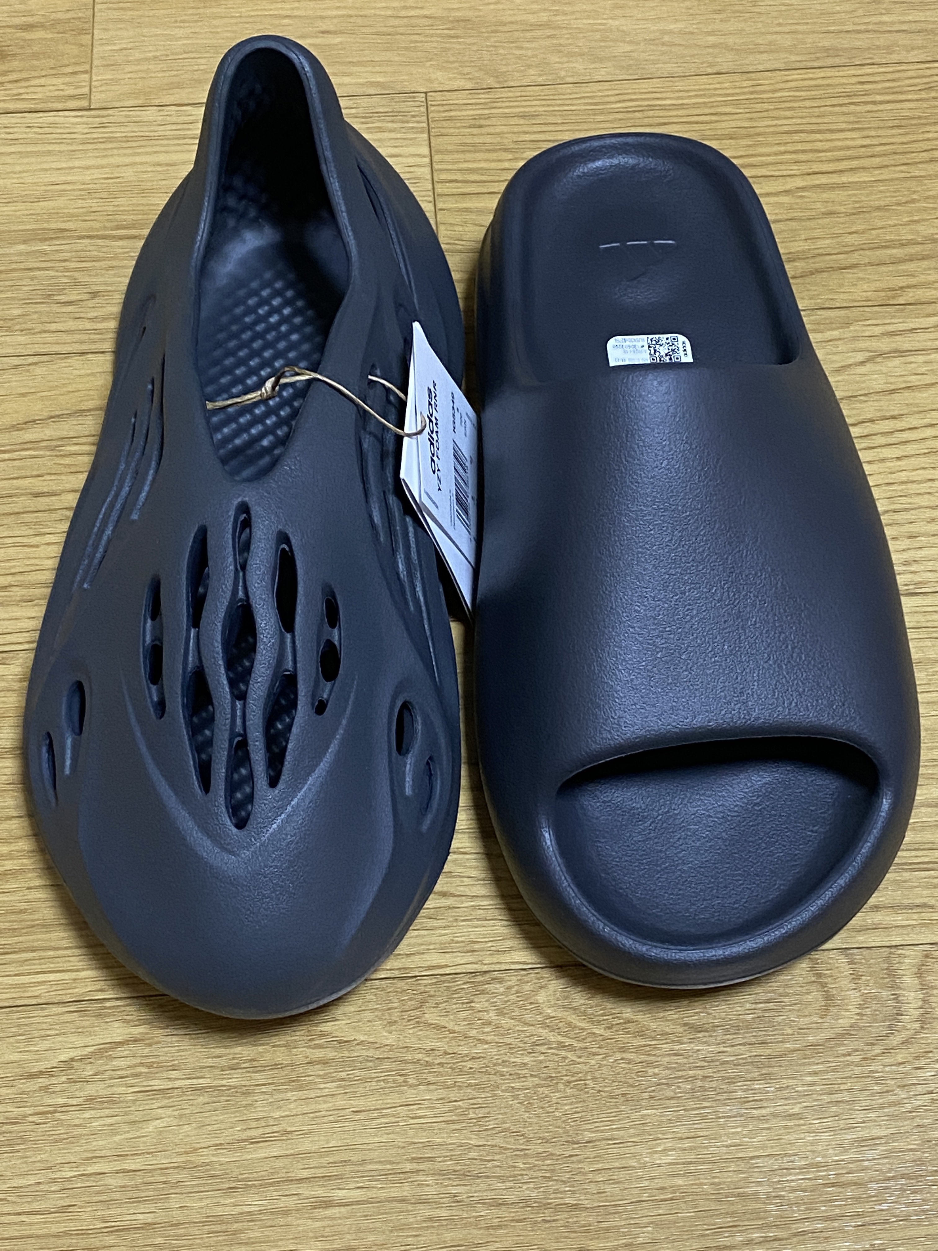 Adidas Yeezy Foam RNNR Carbon, Adidas Yeezy Slide Onyx 착용 스타일
