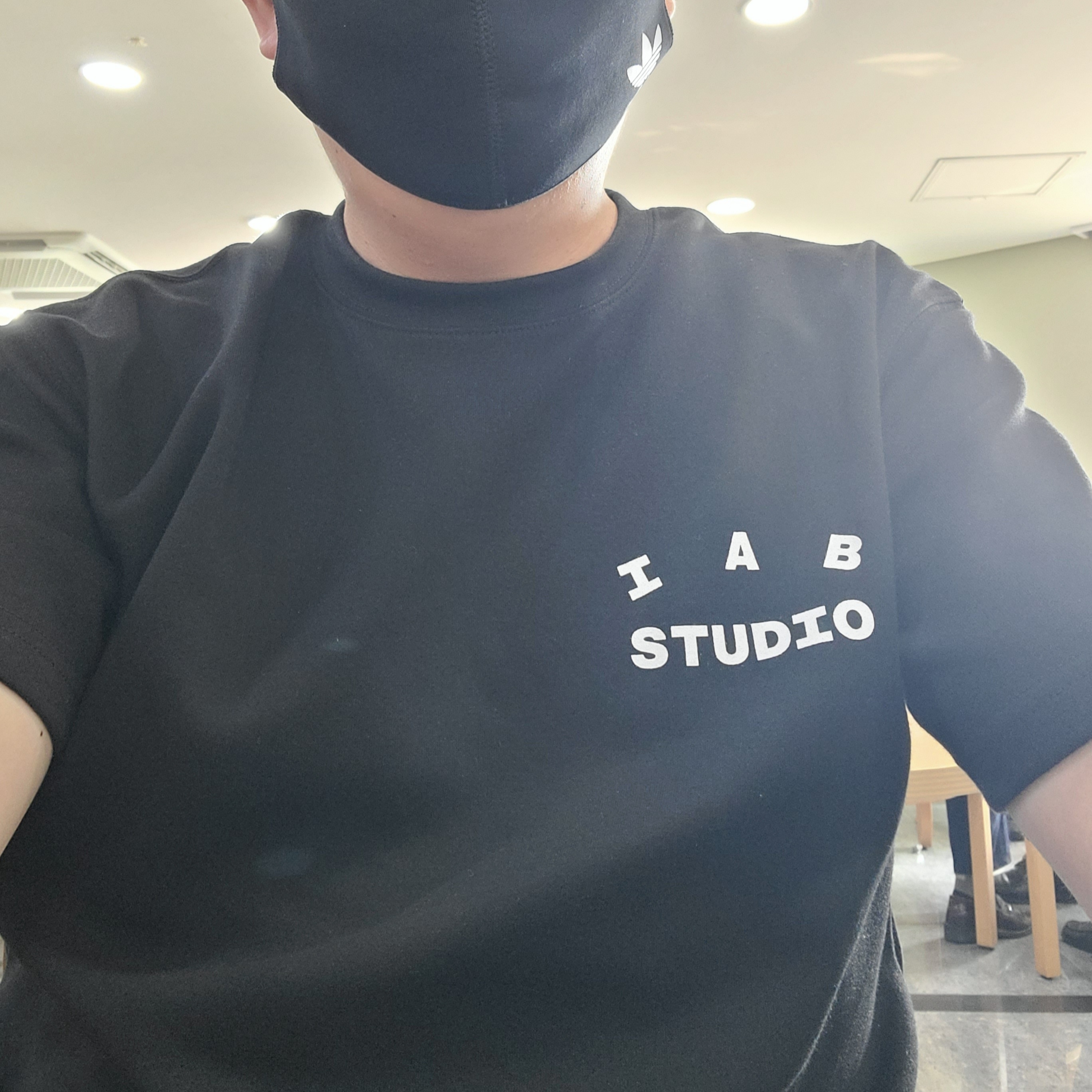 IAB Studio 10th Anniversary T-Shirt Black 착용 스타일