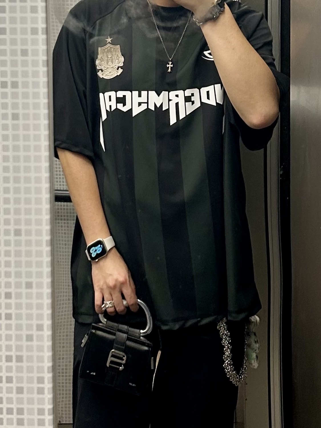 Undermycar Wolfen Bold Stripe Football Jersey Sycamore - 23FW (The Hyundai Seoul Exclusive), Undermycar Leachianus Multiple Tangles Double Logo Chain Down Blue - 23SS 착용 스타일