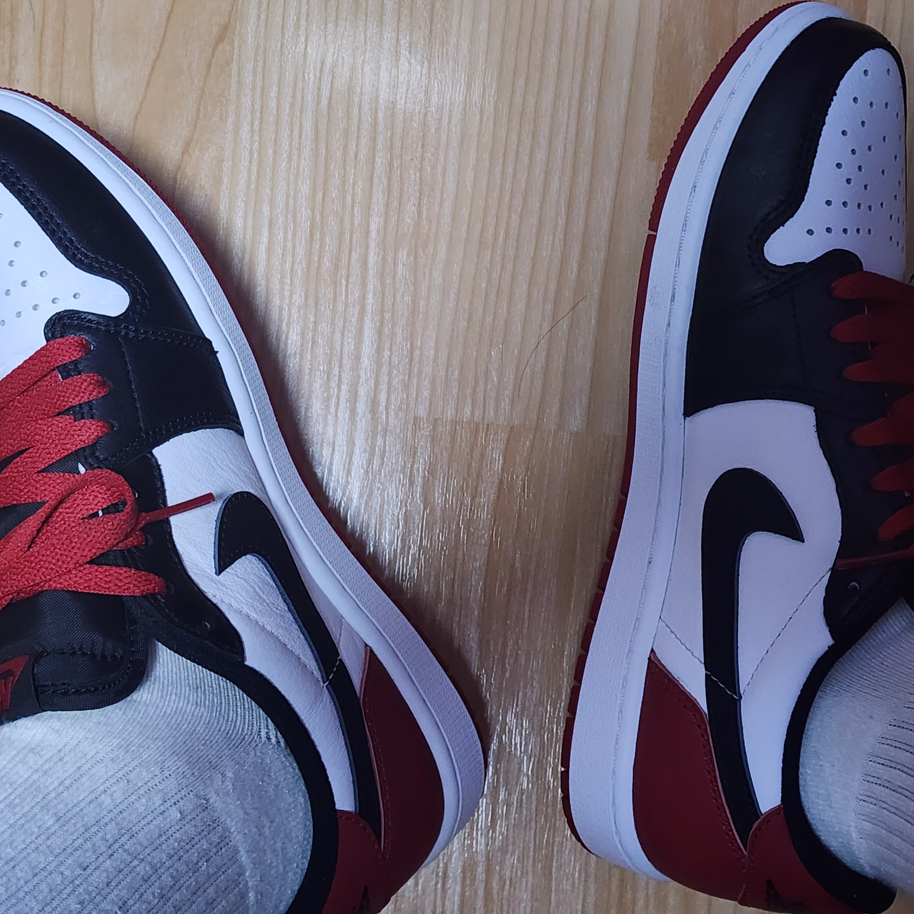 Jordan 1 Retro Low OG Black Toe 착용 스타일 - 2