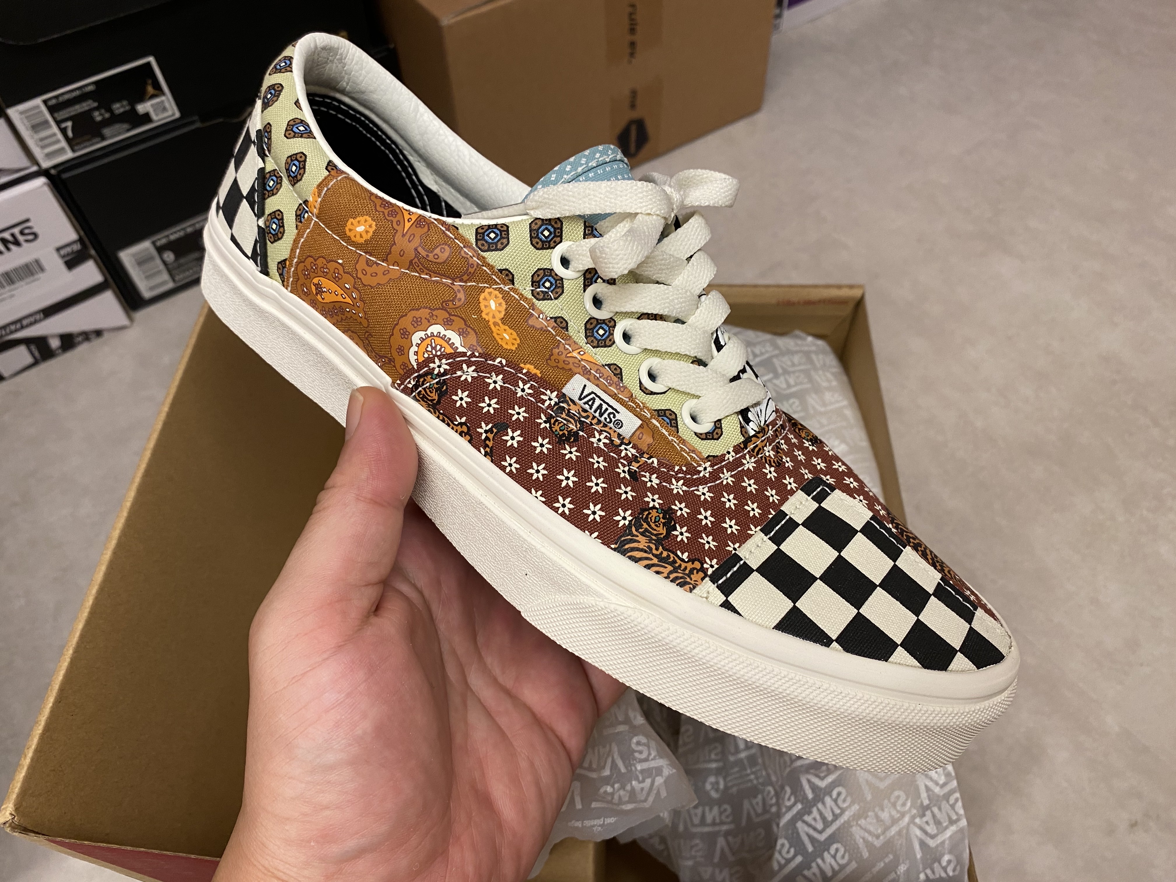 Vans Era Tiger Patchwork 착용 스타일