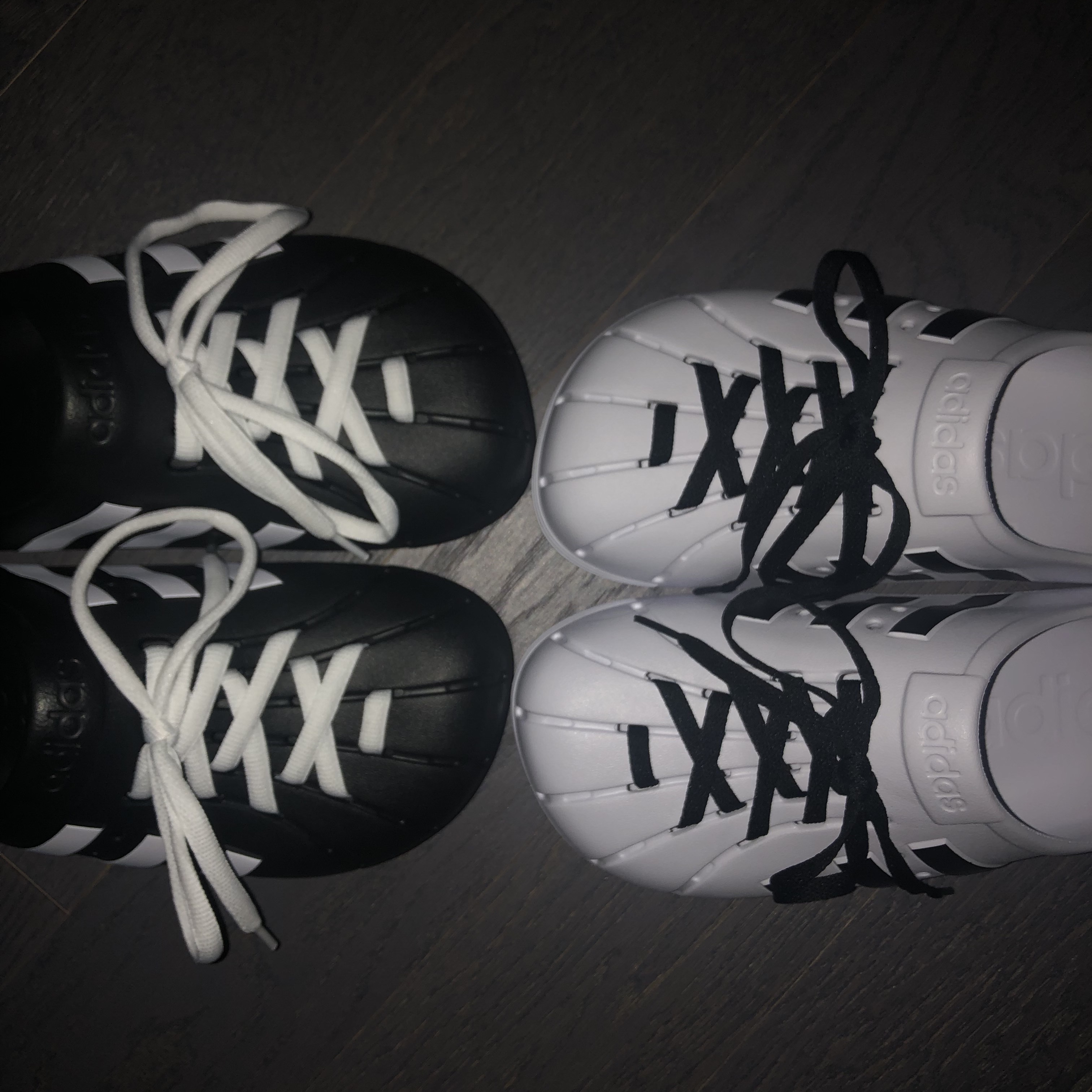 Adidas Adilette Clog Black White, Adidas Adilette Clog White Black 착용 스타일