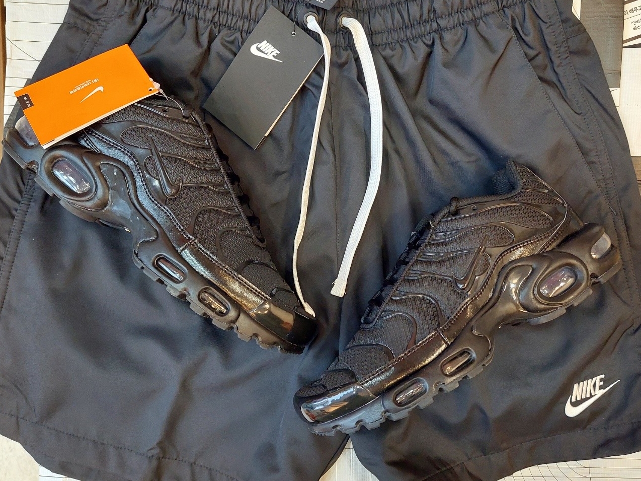 Nike NSW Woven Shorts Black - Asia, Nike Air Max Plus Triple Black 착용 스타일