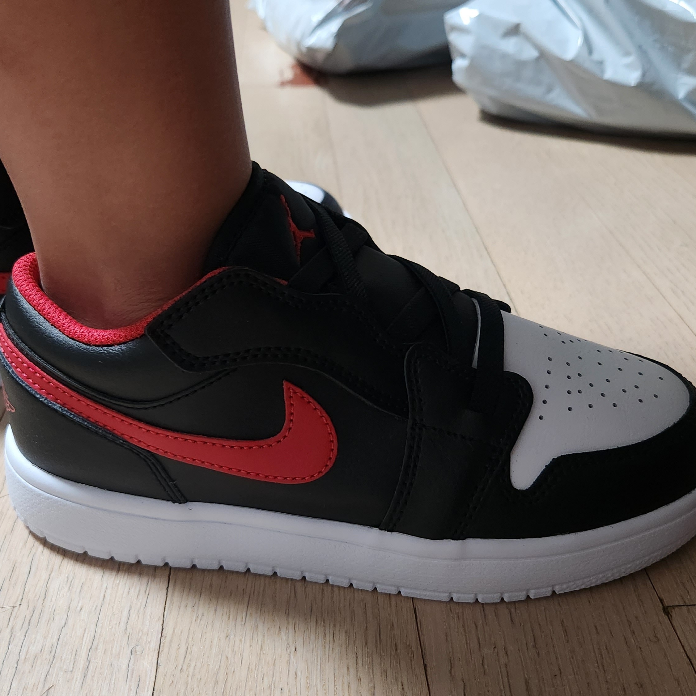 (PS) Jordan 1 Low Alt Black Fire Red 착용 스타일 - 1