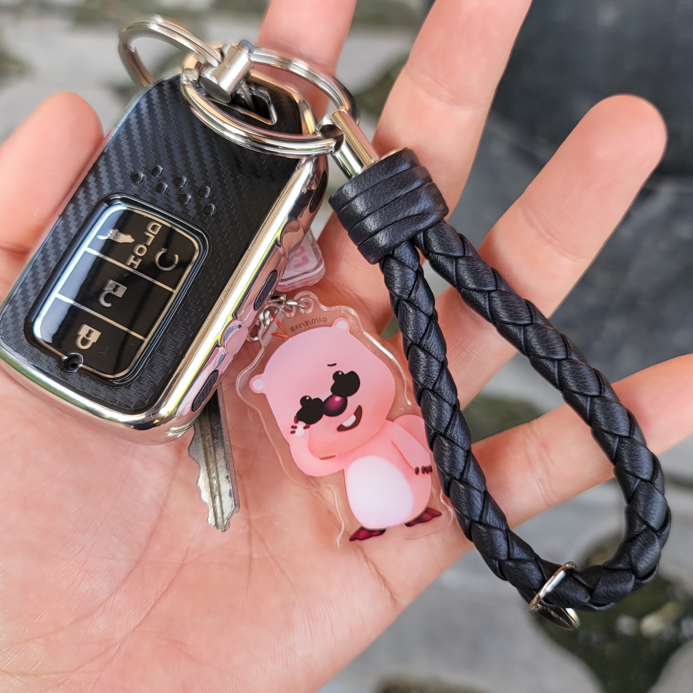 Bottega Veneta Logo Tag Keyring Navy 착용 스타일