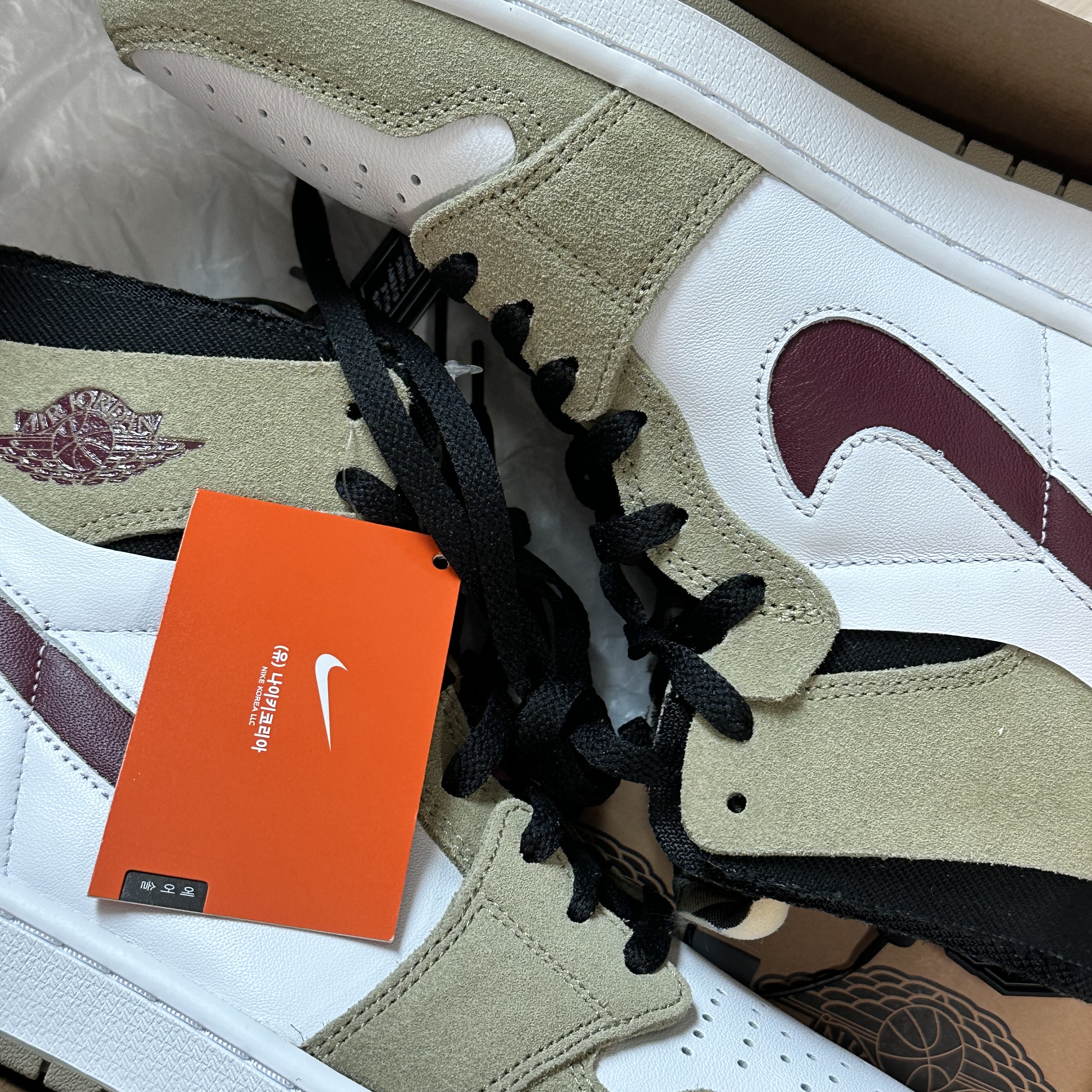 Jordan 1 Zoom Air CMFT Neutral Olive 착용 스타일 - 1