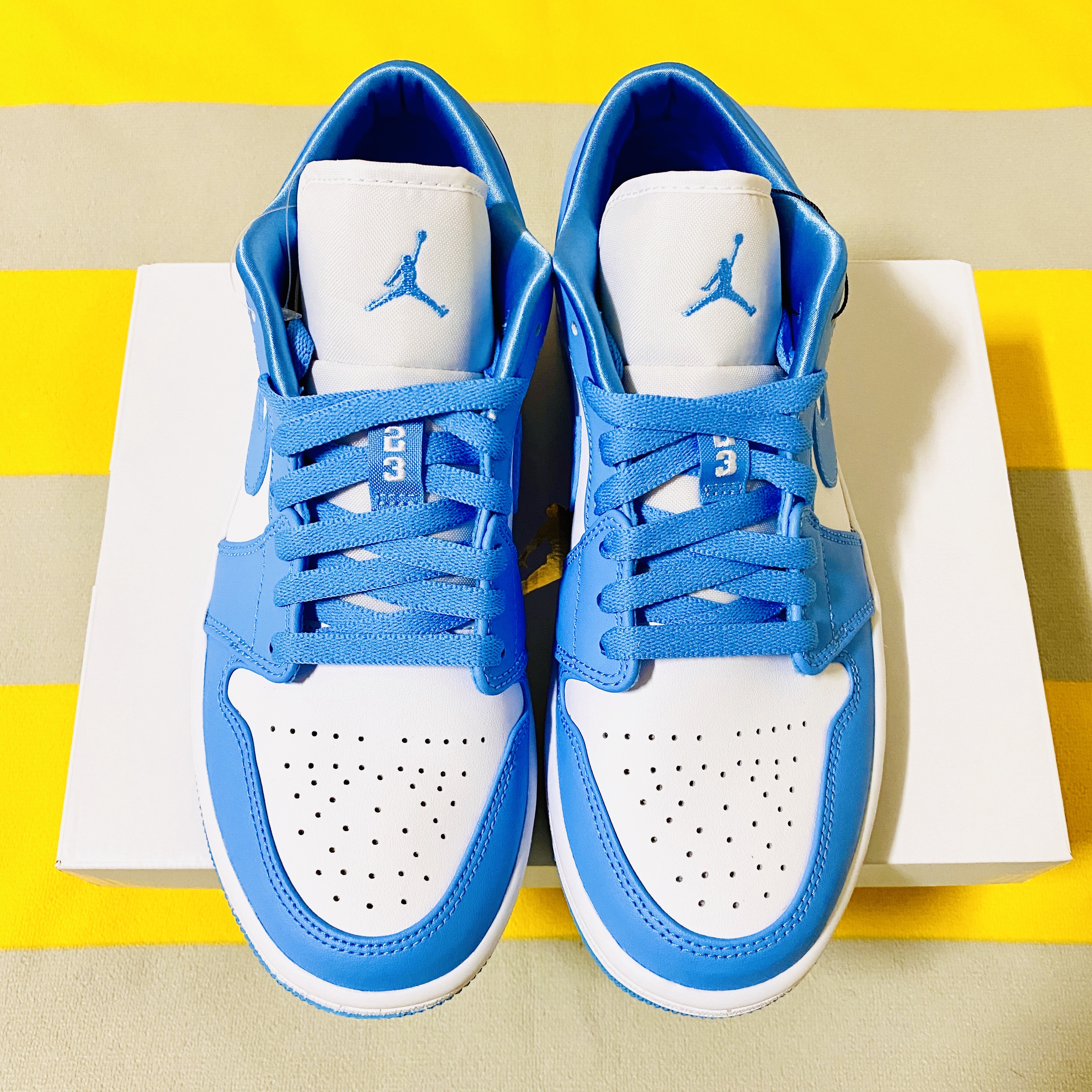 (W) Jordan 1 Low UNC University Blue 착용 스타일 - 1