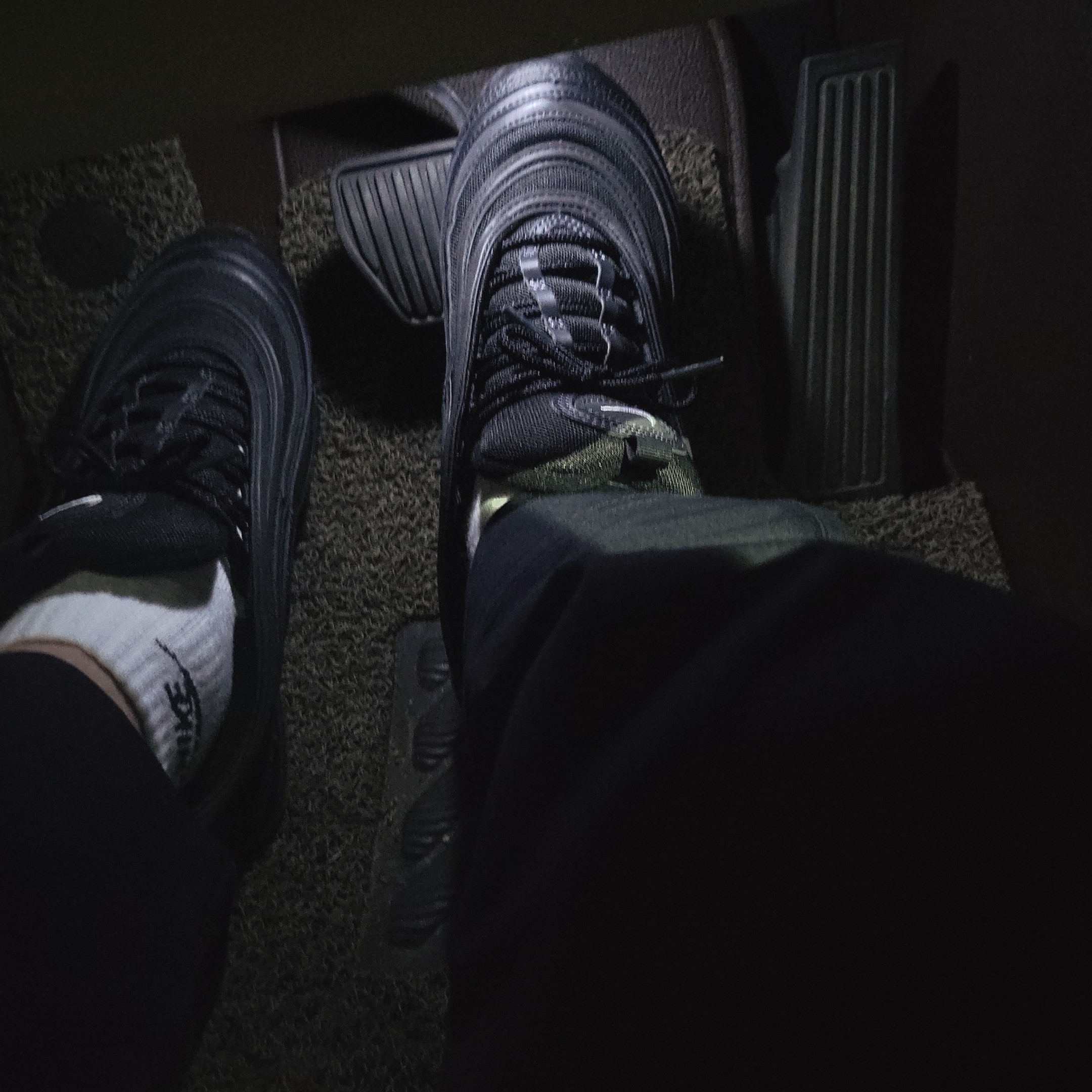 Nike Air Max 97 Black White Anthracite 착용 스타일 - 2
