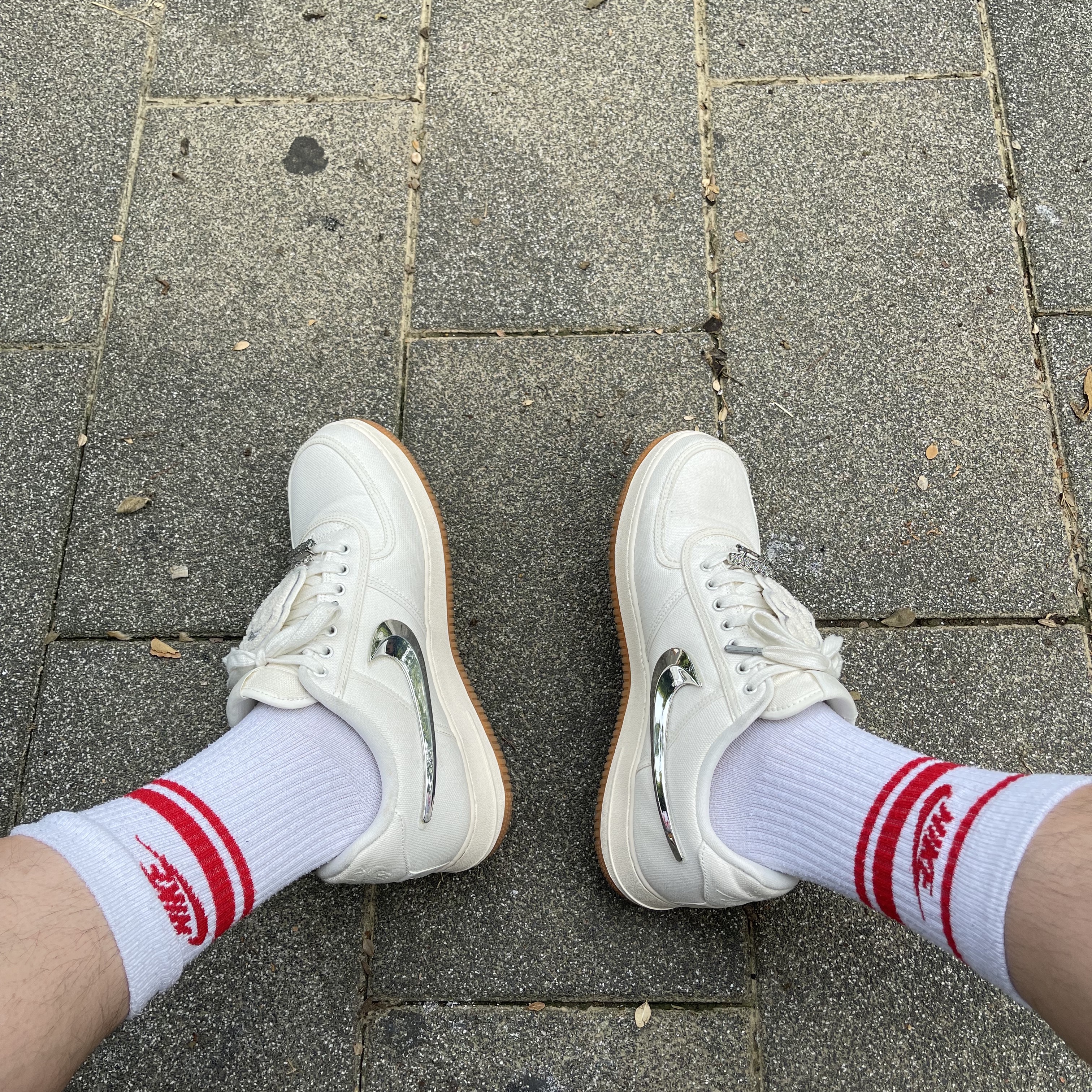 Nike x Travis Scott Air Force 1 Low Sail 착용 스타일 - 2