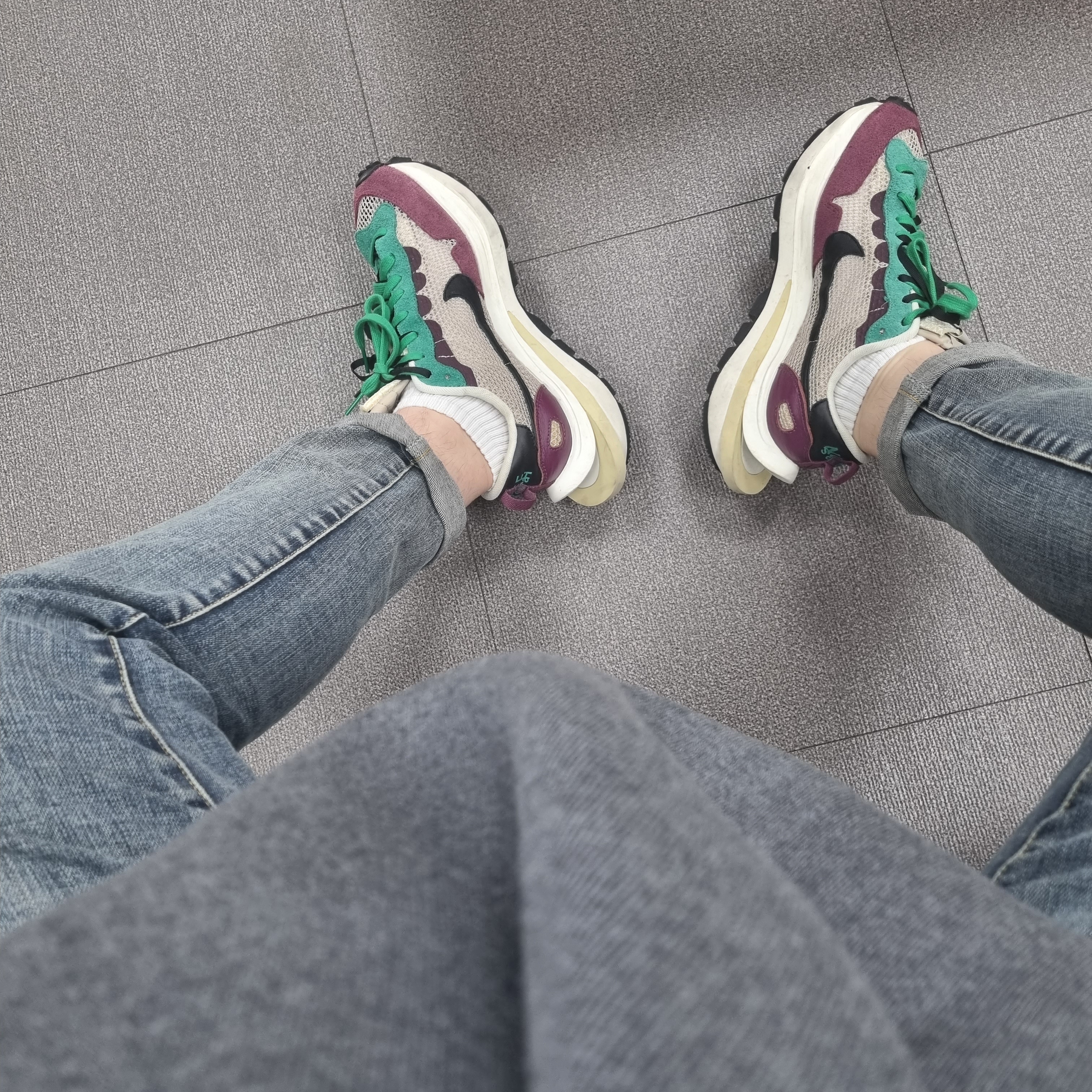 Nike x Sacai VaporWaffle String & Black Villain Red 착용 스타일