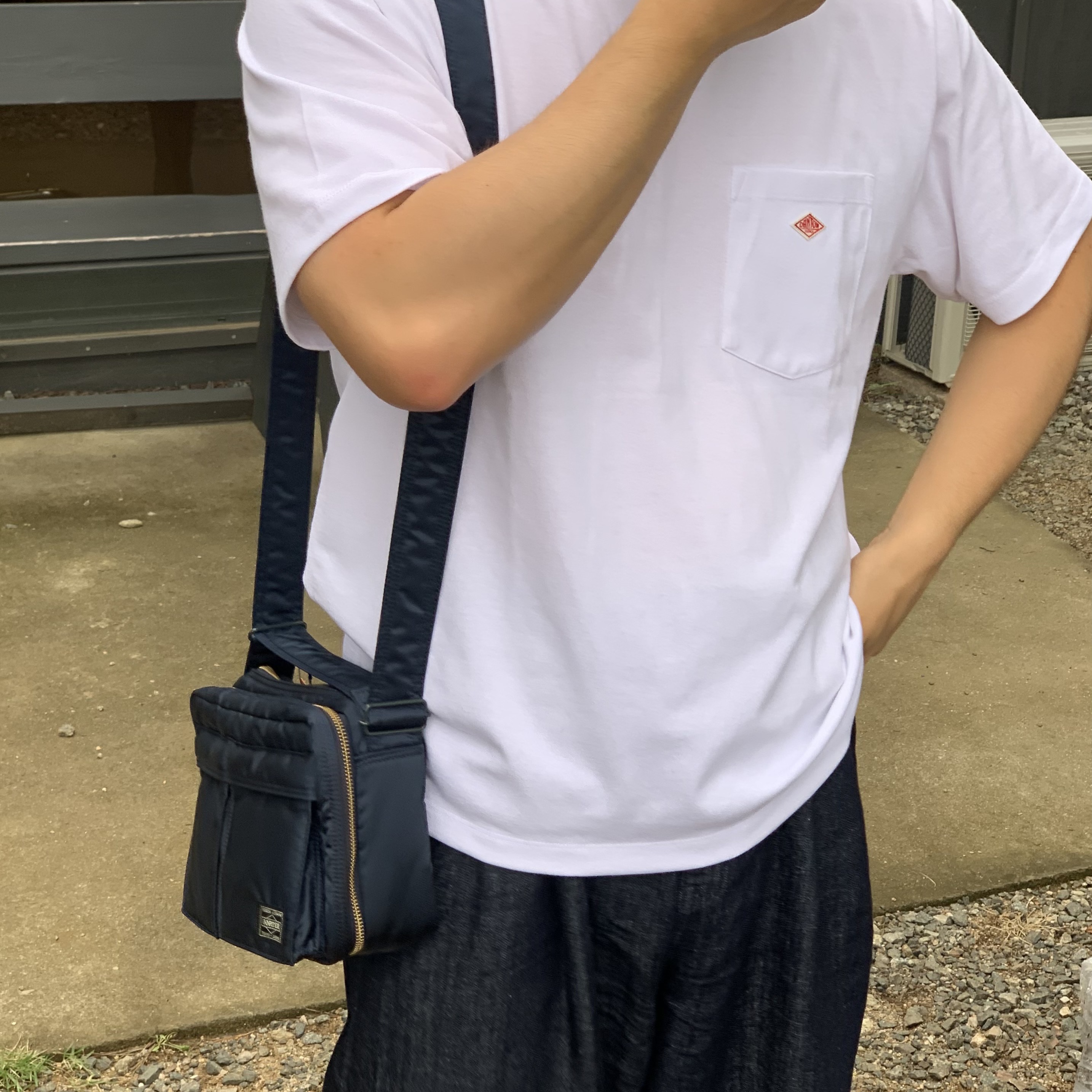 Porter Tanker Shoulder Bag S Iron Blue, Danton Plain Short Sleeve Pocket T-Shirt White 착용 스타일 - 1