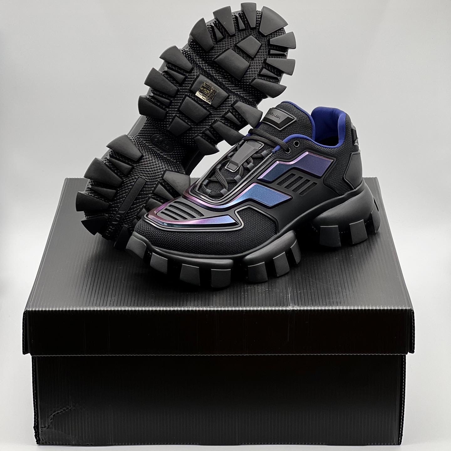 Prada Cloudbust Thunder Sneakers Black 착용 스타일 - 1