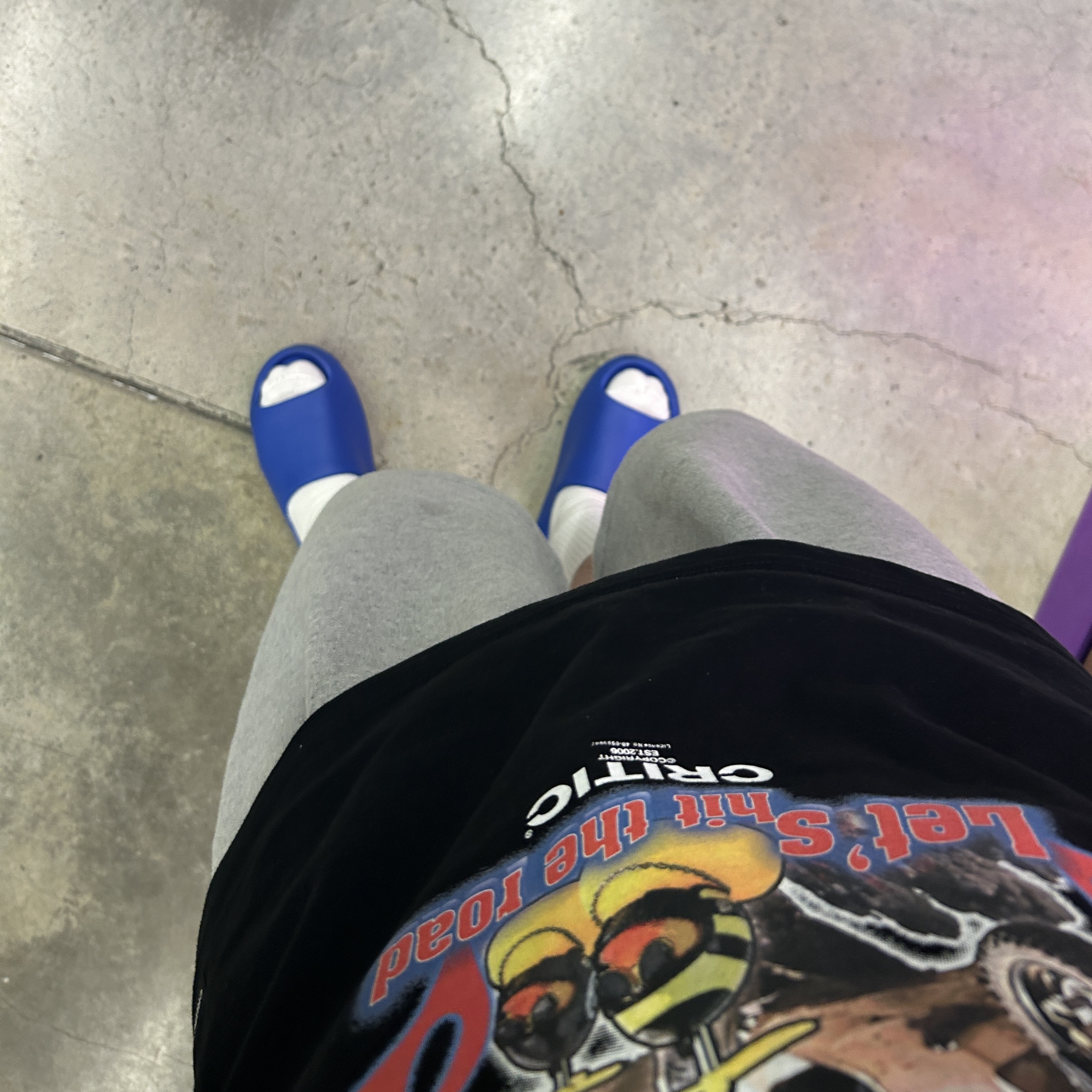 Adidas Yeezy Slide Azure 착용 스타일