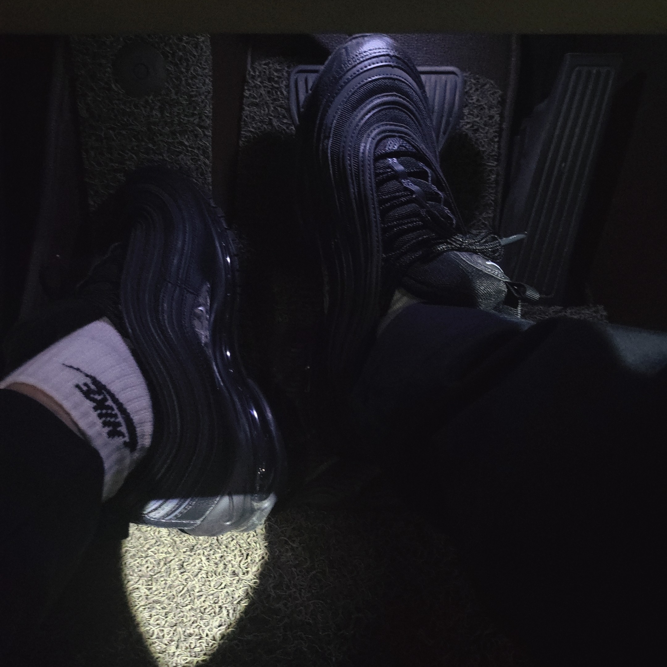 Nike Air Max 97 Black White Anthracite 착용 스타일 - 1