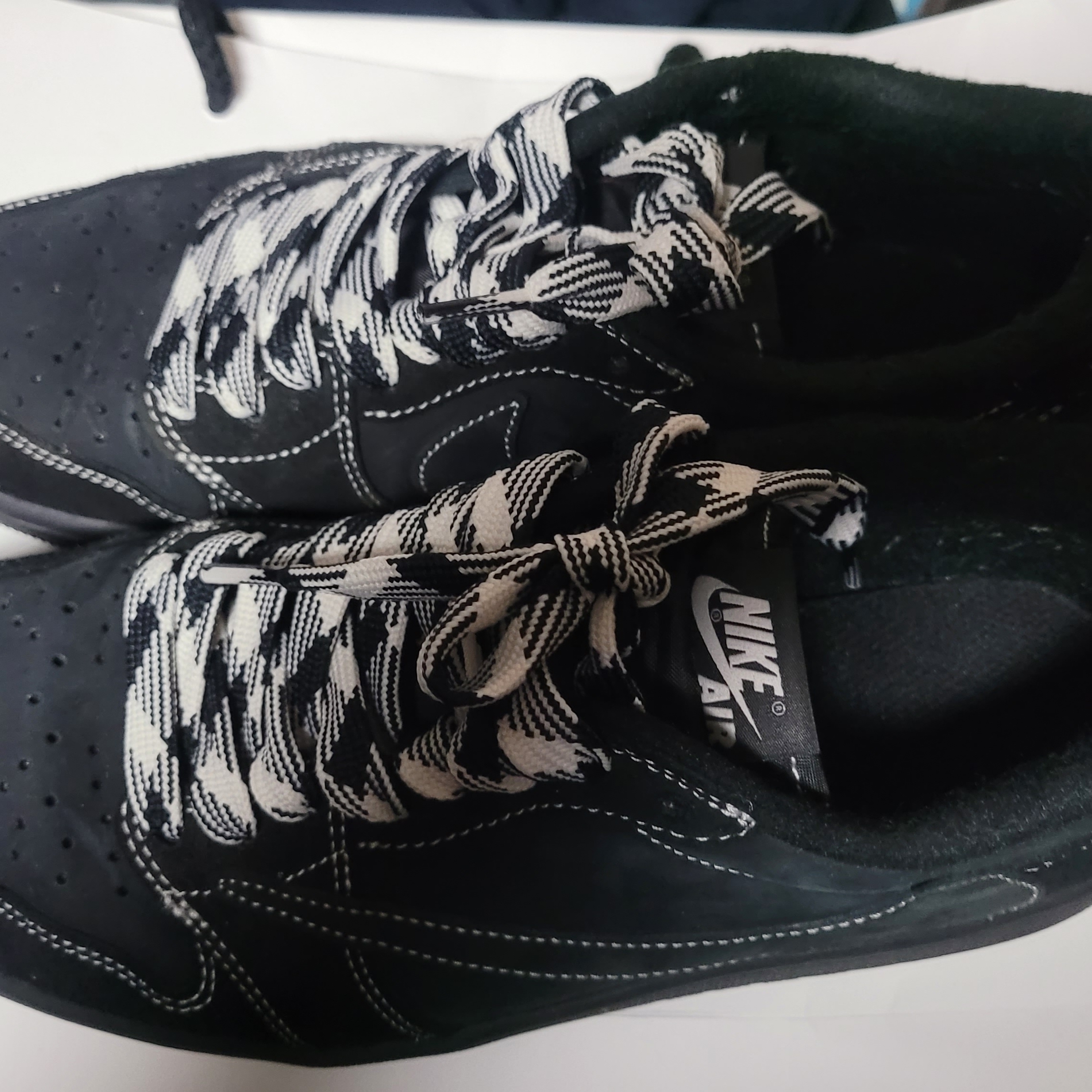 Jordan 1 x Travis Scott Retro Low OG SP Black Phantom 착용 스타일