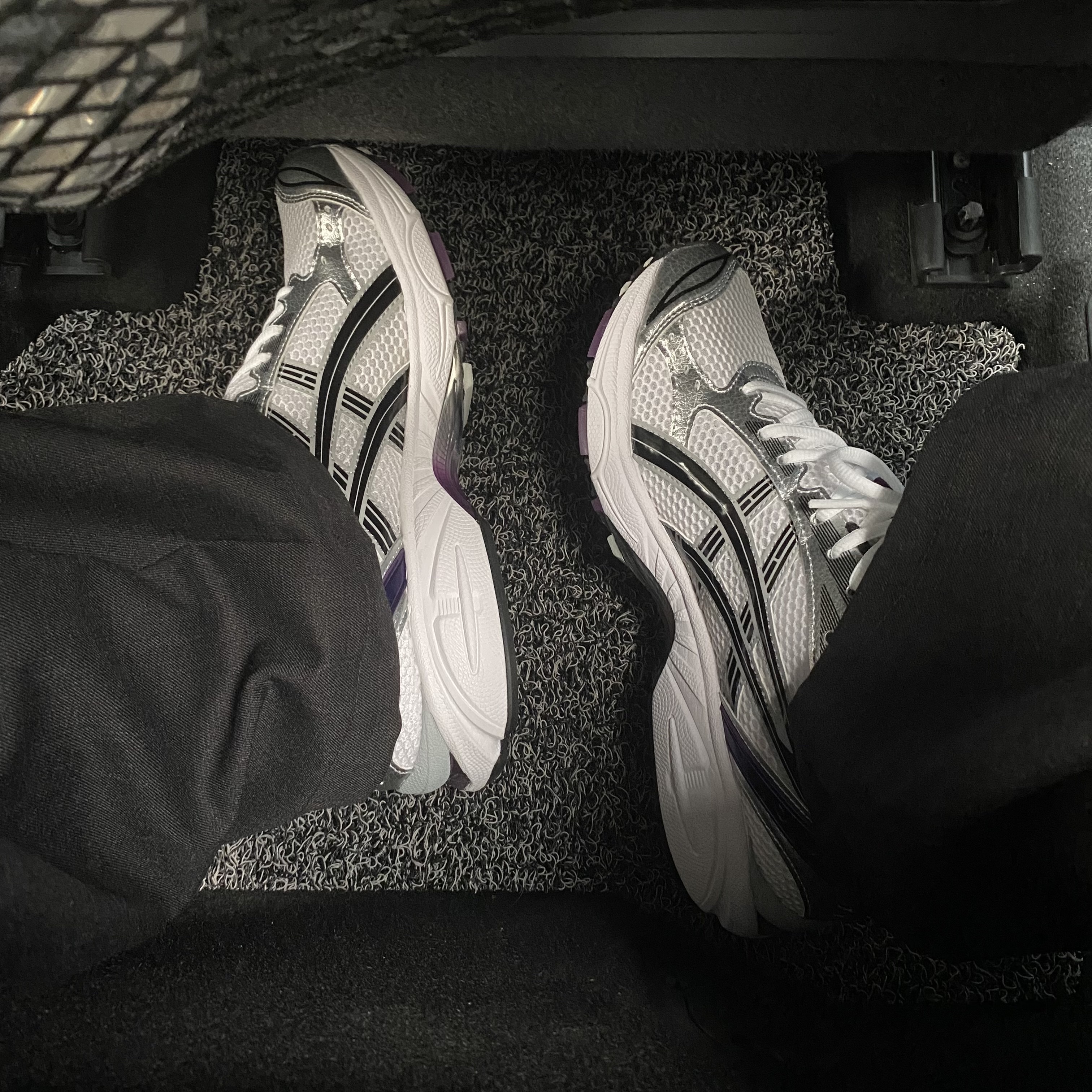 (W) Asics Gel-Kayano 14 White Dark Grape 착용 스타일