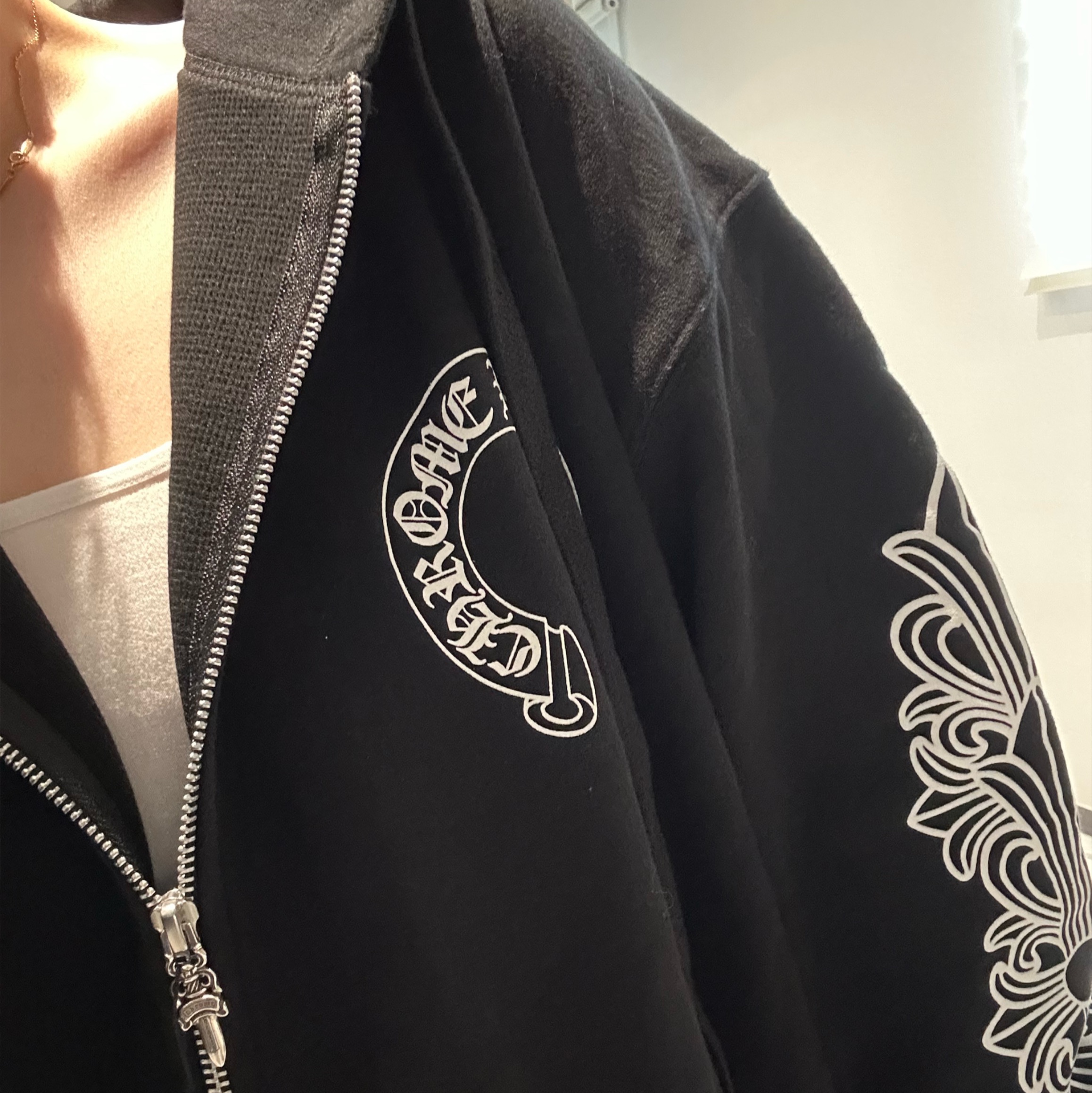 Chrome Hearts Horseshoe Floral Fleece Zip-Up Hoodie Black 착용 스타일