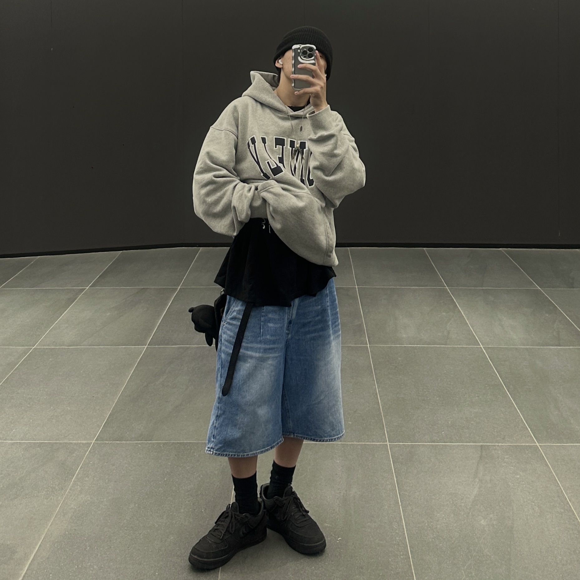Human Made Military Card Case Black, Nike x Stussy Air Force 1 Low Triple Black 착용 스타일 - 3