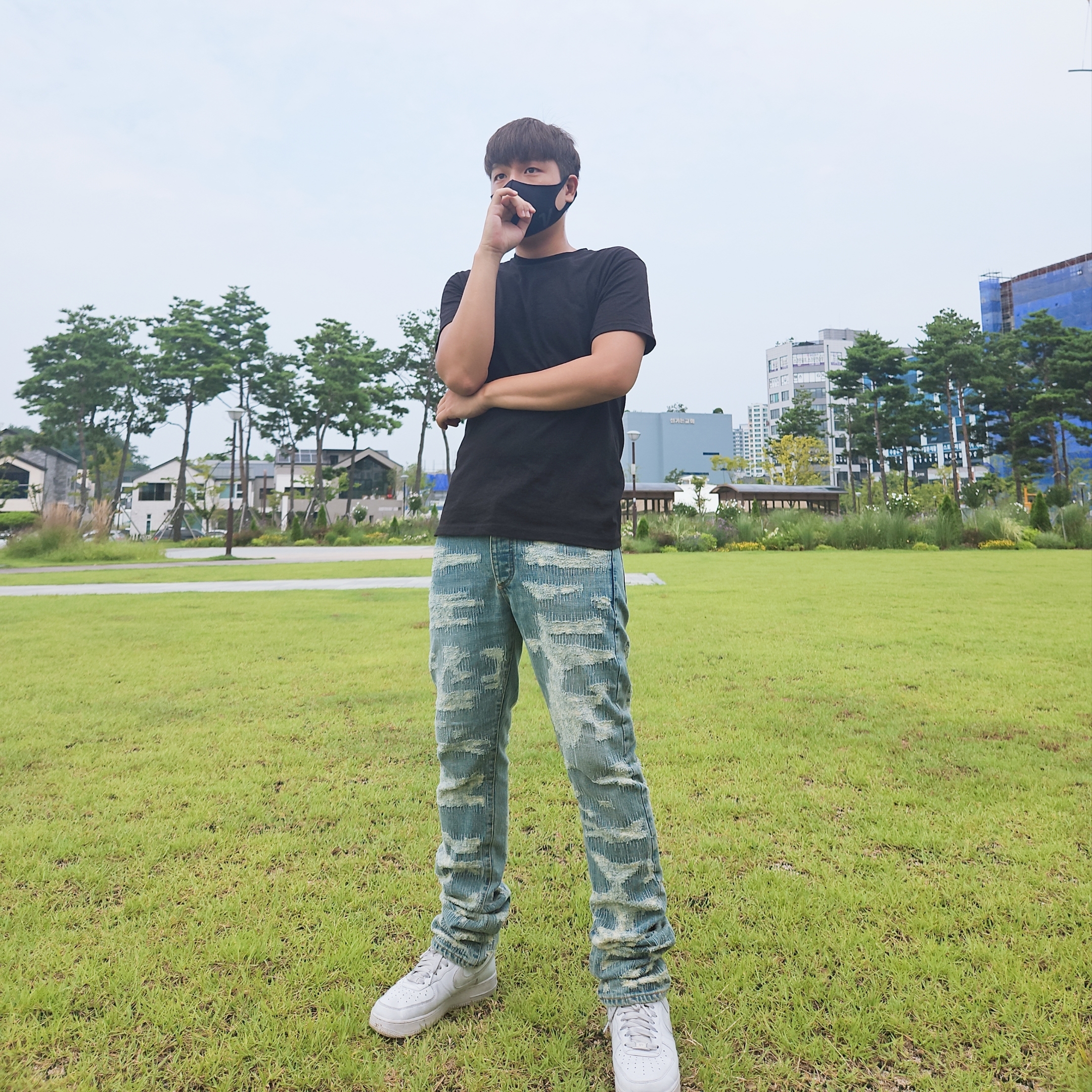 Undermycar x Konic Section Vol.2 Hard Destroyed Washed Jeans - 23SS, Nike Air Force 1 '07 Low White 착용 스타일 - 1
