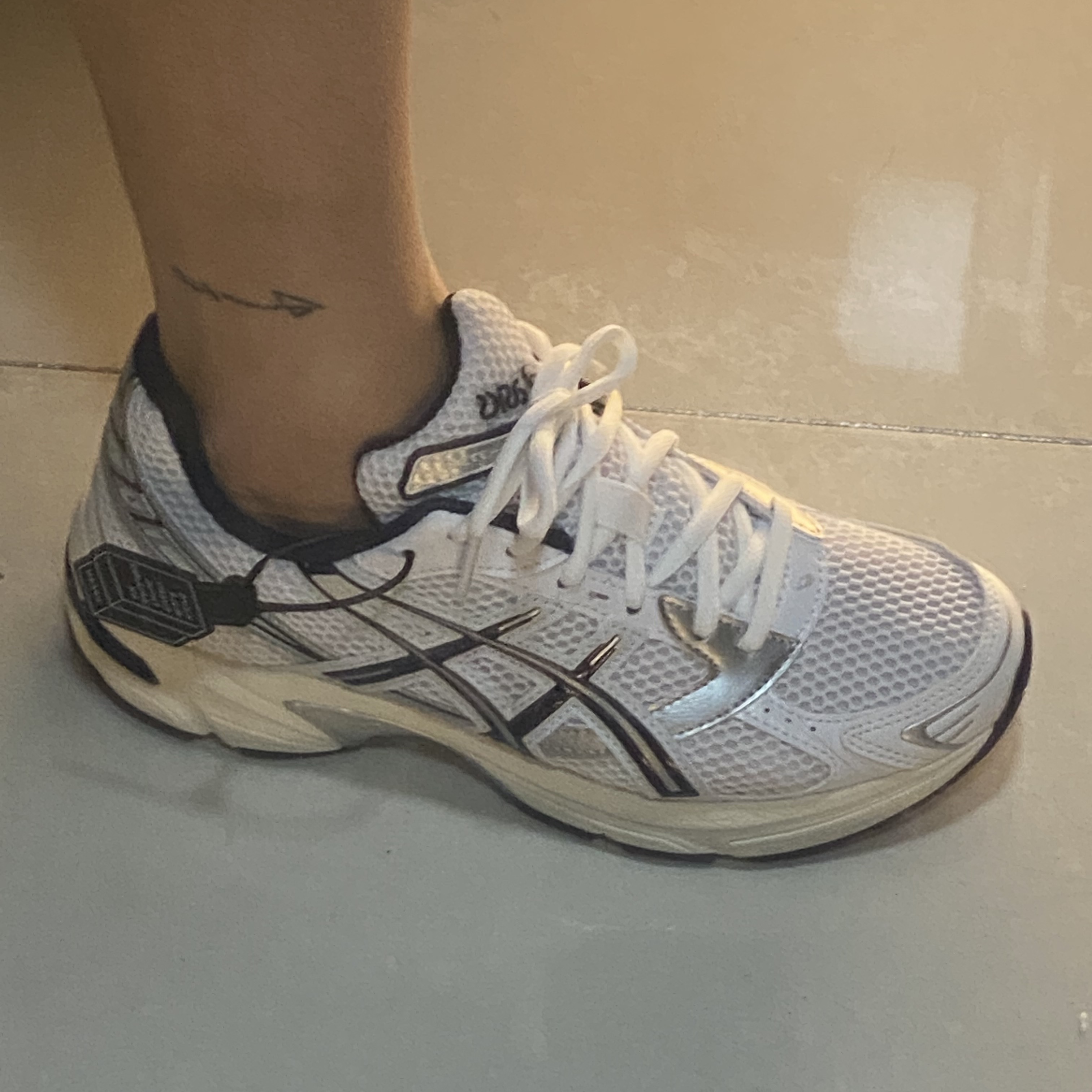 (W) Asics Gel-1130 White Midnight 착용 스타일 - 2