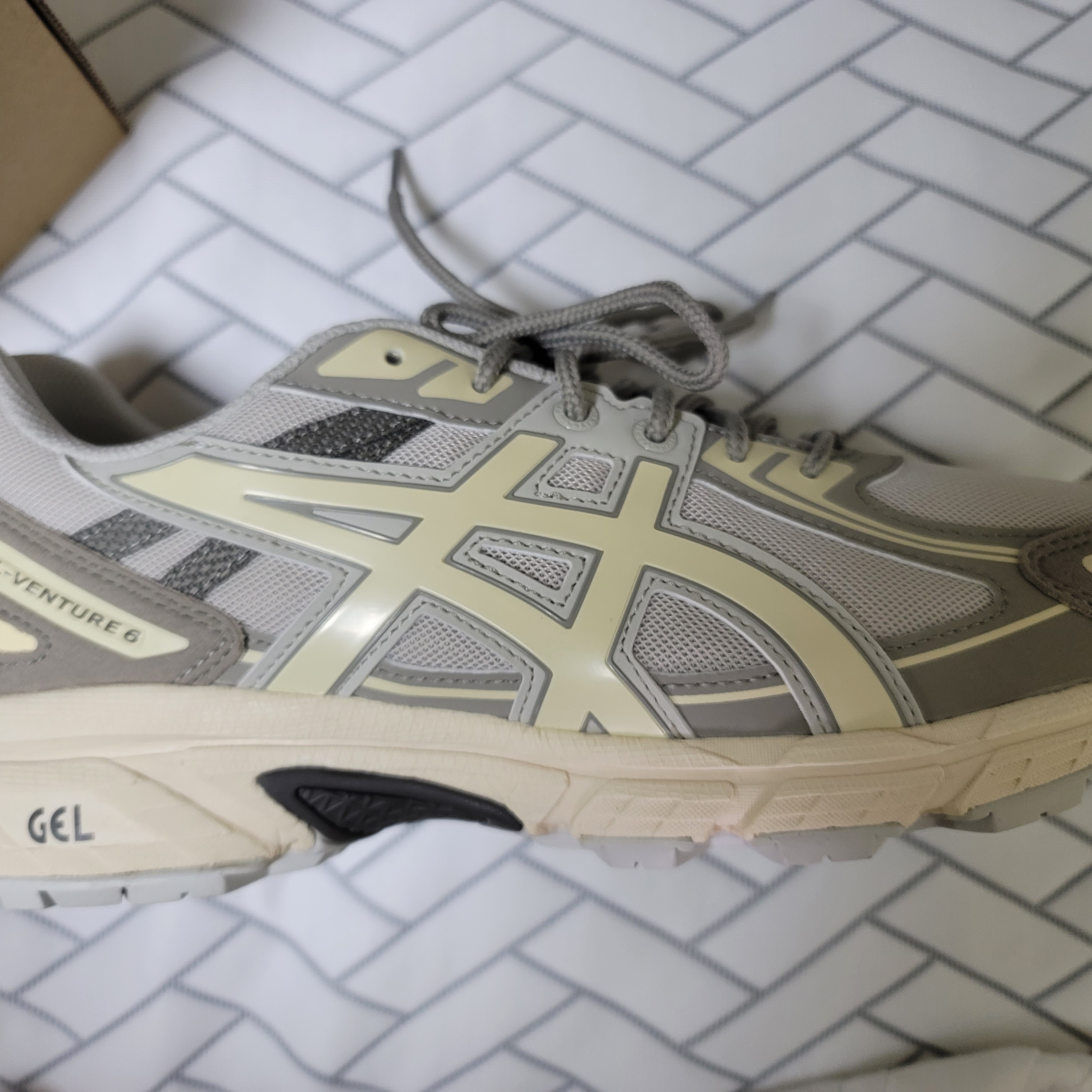 Asics Gel-Venture 6 Vanilla Custard 착용 스타일