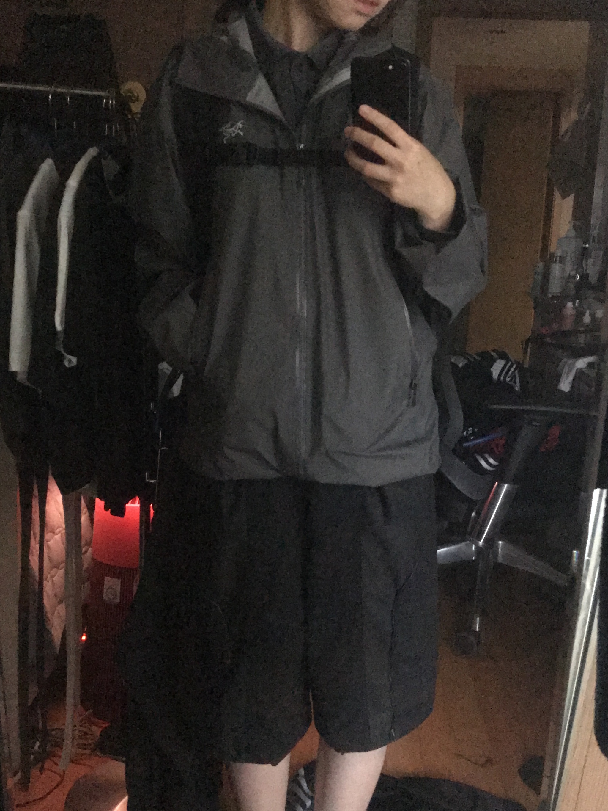 Arc'teryx Beta Jacket Cloud, Mischief Rhombus Backpack Black 착용 스타일 - 1