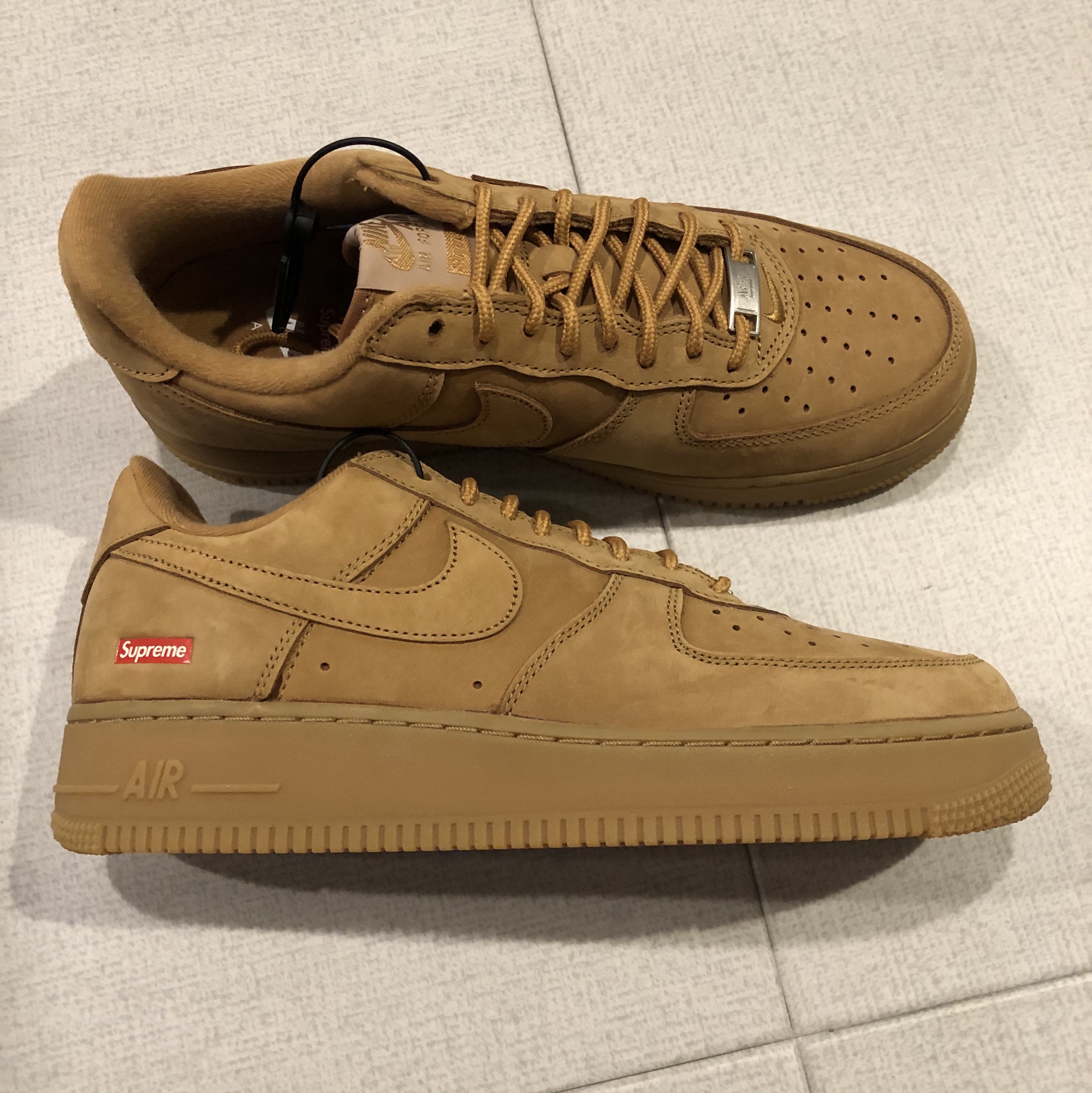 Nike x Supreme Air Force 1 Low Flax 착용 스타일