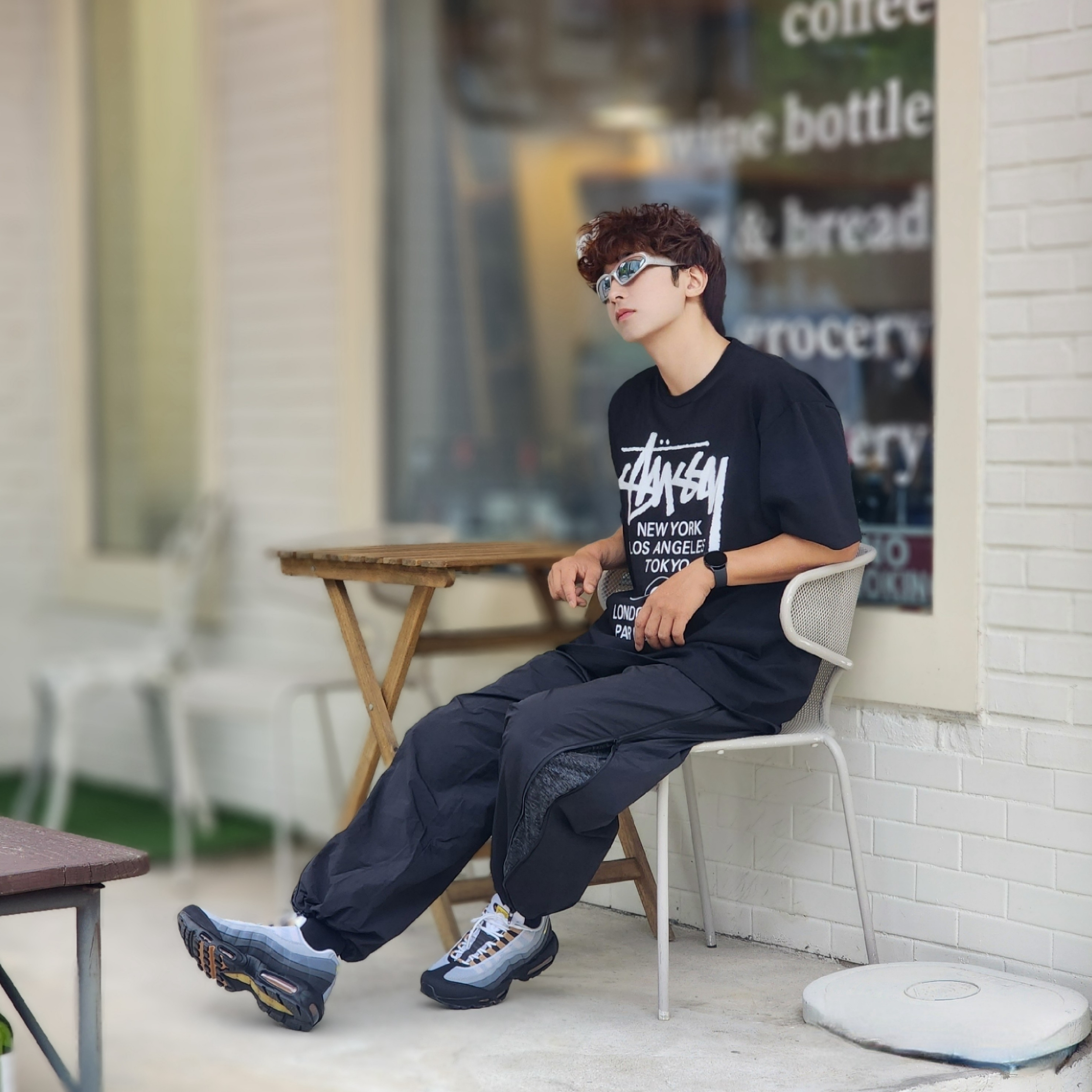 Stussy World Tour T-Shirt Black, Stussy World Tour T-Shirt Black 2023 착용 스타일 - 5